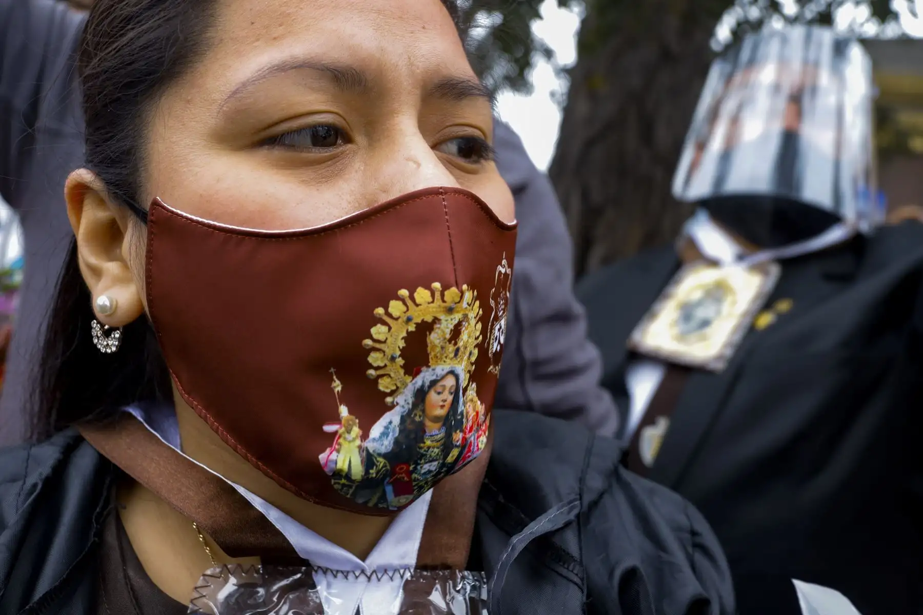 Celebran a puertas cerradas el  día de la Santísima Virgen del Carmen de Lima. Las actividades comenzaron con una misa  en su templo ubicado en Barrios Altos. Posteriormente hizo un recorrido por la ciudad de Lima a bordo de un helicóptero visitando diferentes  instituciones y centros hospitalarios dejando su bendición a los fieles.
Foto: Juan Pablo Azabache