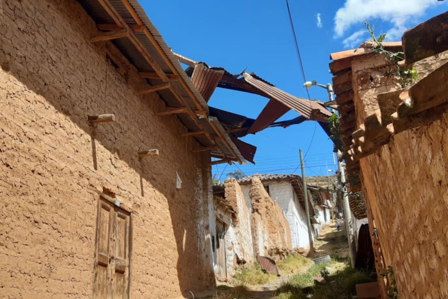 El COER Áncash insta a la población a reforzar los techos porque se prevé que los vientos fuertes se vuelvan a registrar. Foto: ANDINA/Difusión