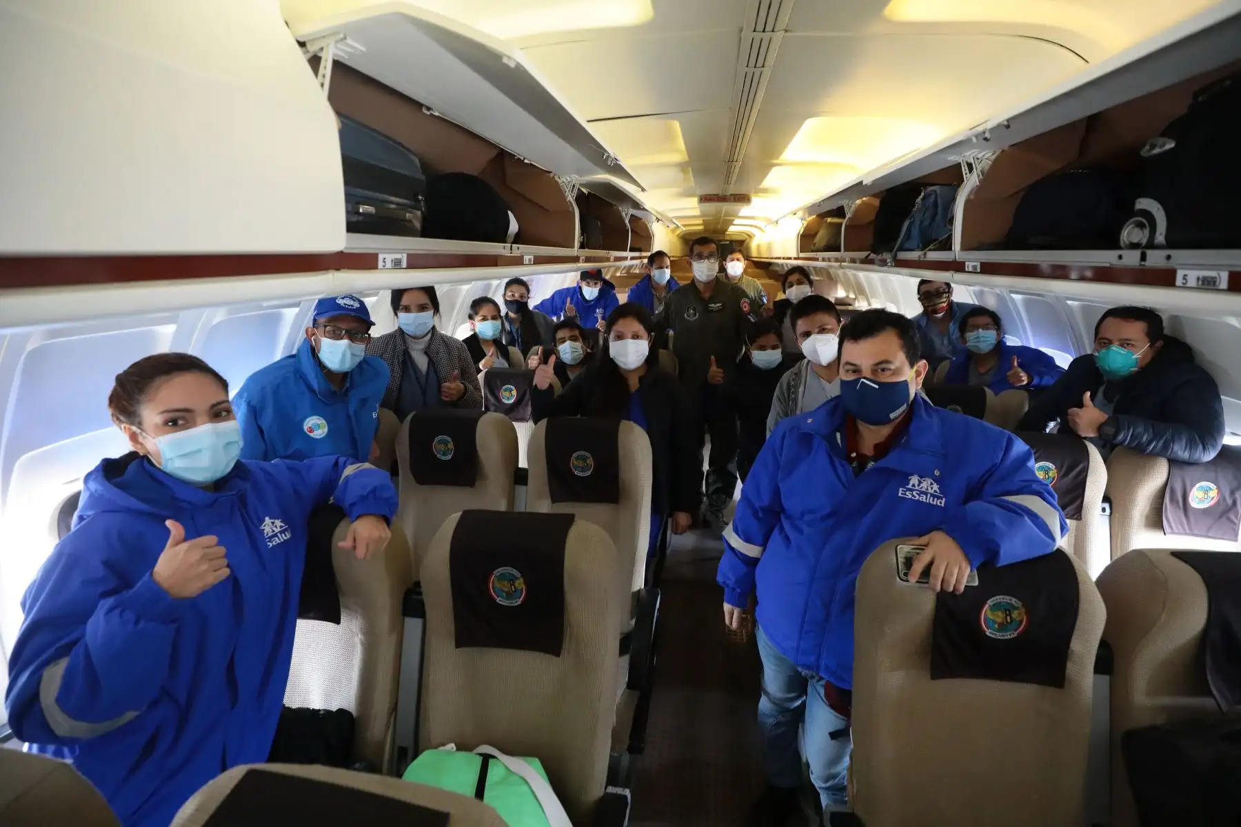 Equipo médico viaja a Piura para continuar lucha contra el Covid-19. Esta vez se sumaron seis profesionales médicos y diez tecnólogos. Además se enviaron 5 mil pruebas rápidas y equipos de bioseguridad. Foto: ANDINA/Essalud