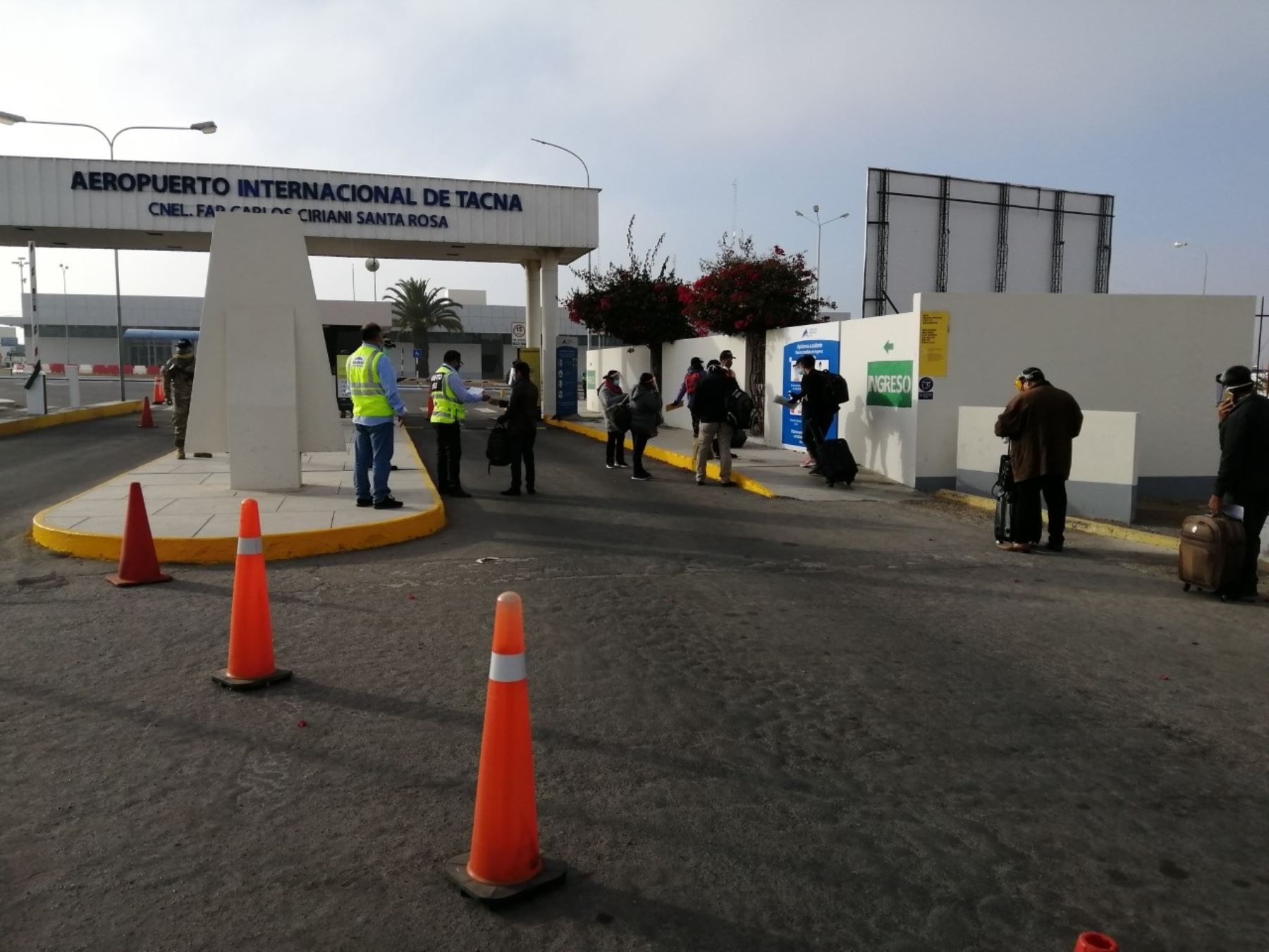 Más de 300 pasajeros viajaron desde Juliaca y Tacna con destino a Lima con la reanudación de los vuelos nacionales. ANDINA/Difusión