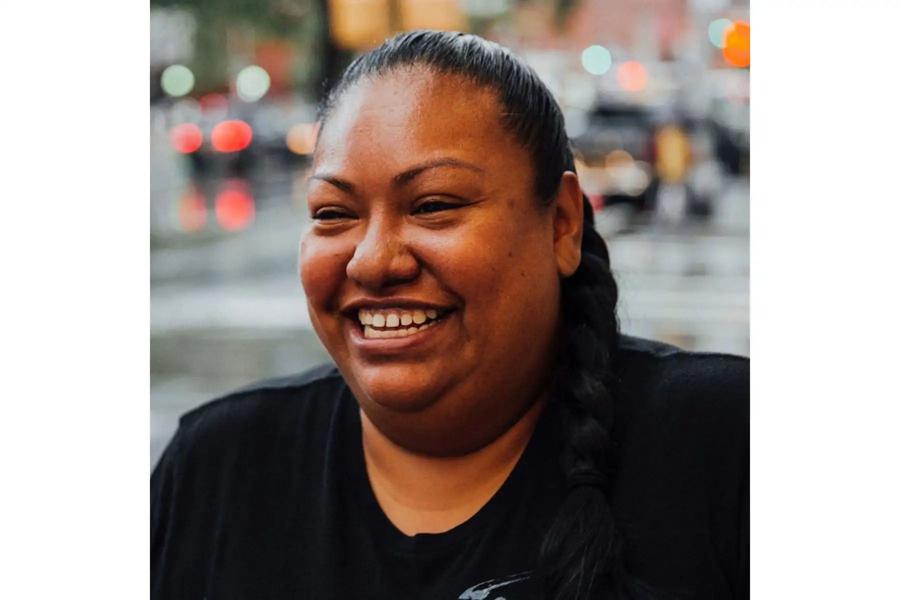Apoyada por el Partido de las Familias Trabajadoras, que representa una de las alas más progresistas del partido Demócrata, su imposición en la urnas supone también una nueva victoria de Ocasio-Cortez, de origen puertorriqueño, que encabeza la corriente más izquierdista del partido. Foto: @marcelaforny