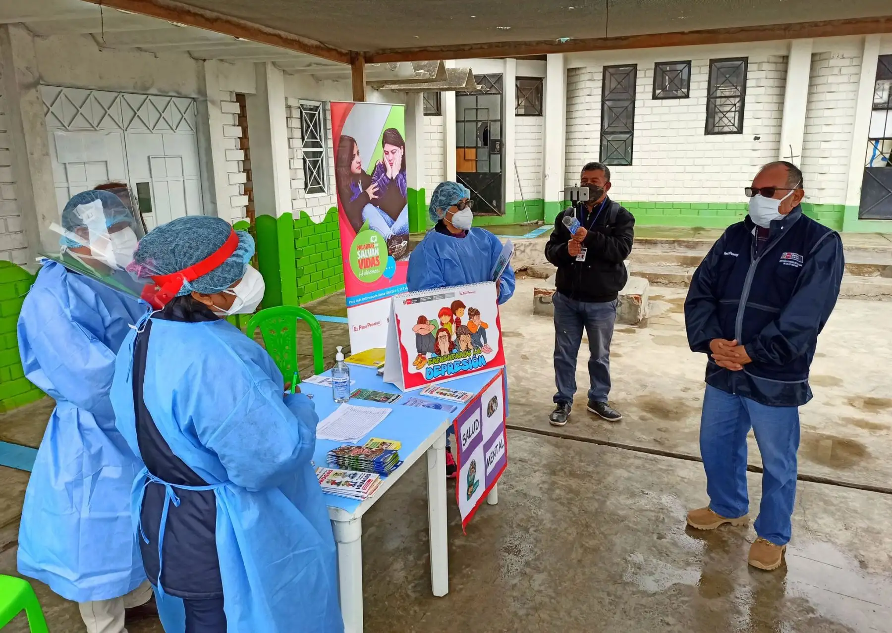 Brigadas de la DIRIS Lima Sur estuvieron en el Parque Central Gr. 2 del AAHH Edilberto Ramos en Villa El Salvador, brindando servicios de vacunación, descarte de anemia a niños menores, vacunación contra la influenza y neumococo, y además realizando descarte de covid-19. Foto: @DIRISLimaSur