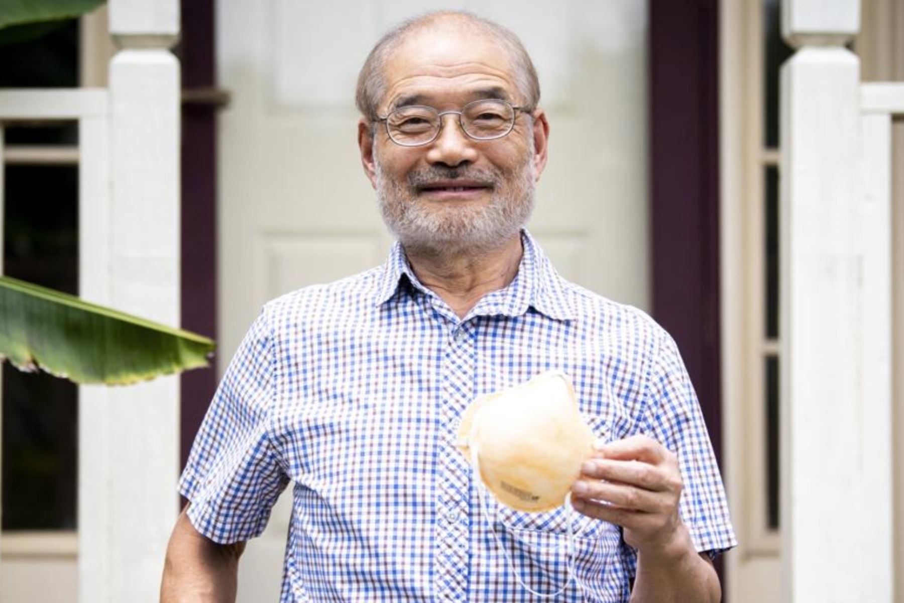 Tsai, un inmigrante taiwanés de 68 años, experto en Tecnología Textil y profesor, inventó en 1992 la que ha resultado ser una de las innovaciones más importantes para luchar contra la pandemia del covid-19. Foto: AFP