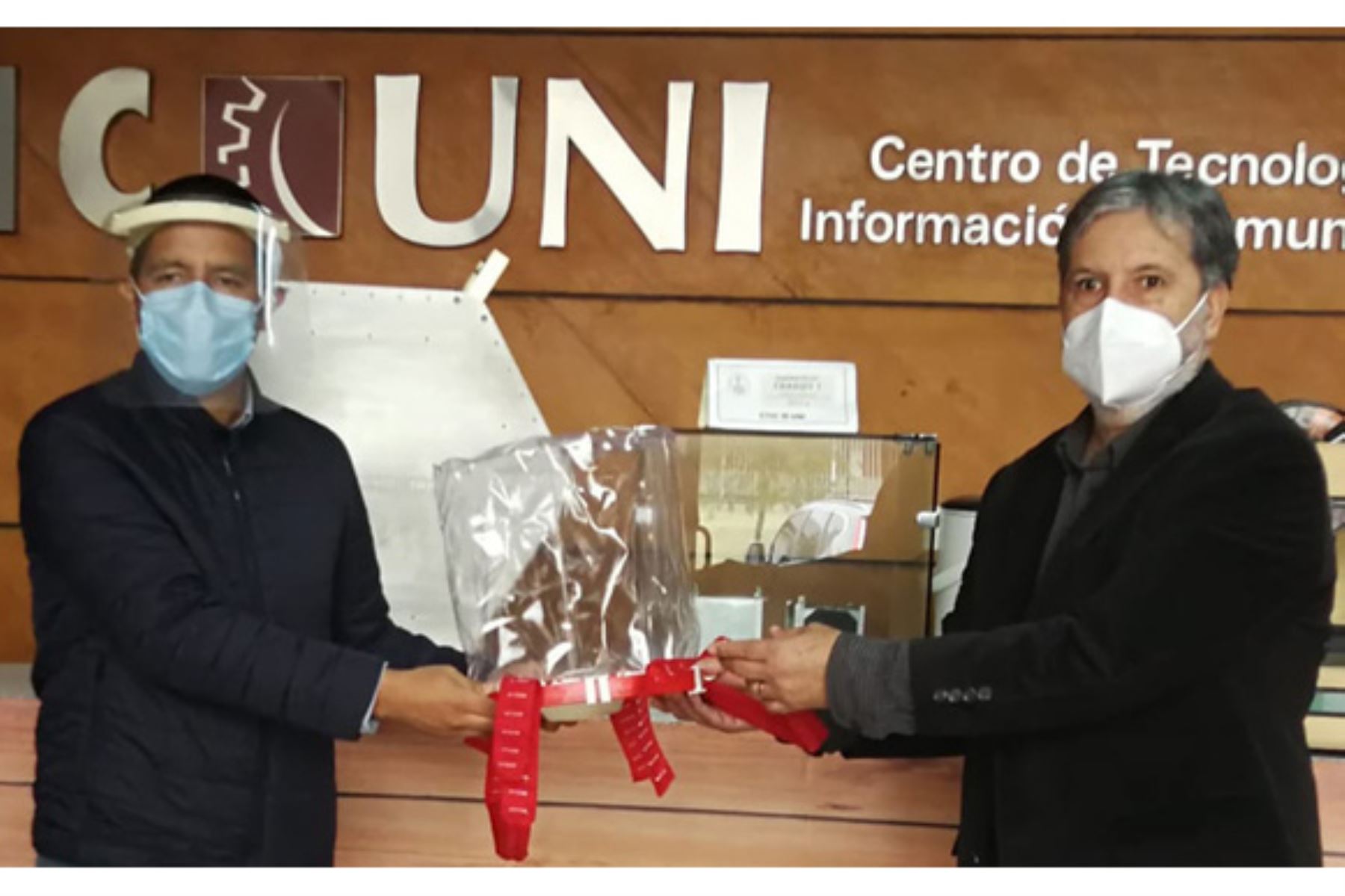 Los cascos de ventilación no invasiva, donados por la UNI, fueron enviados a la región Madre de Dios. Foto: ANDINA/Difusión