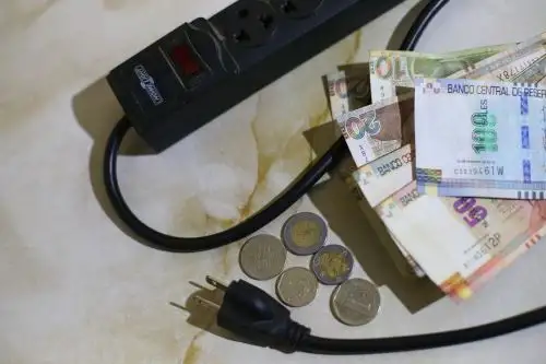 El uso eficiente de la energía eléctrica en la oficina puede generar ahorro económico. ANDINA/Jhonel Rodríguez Robles