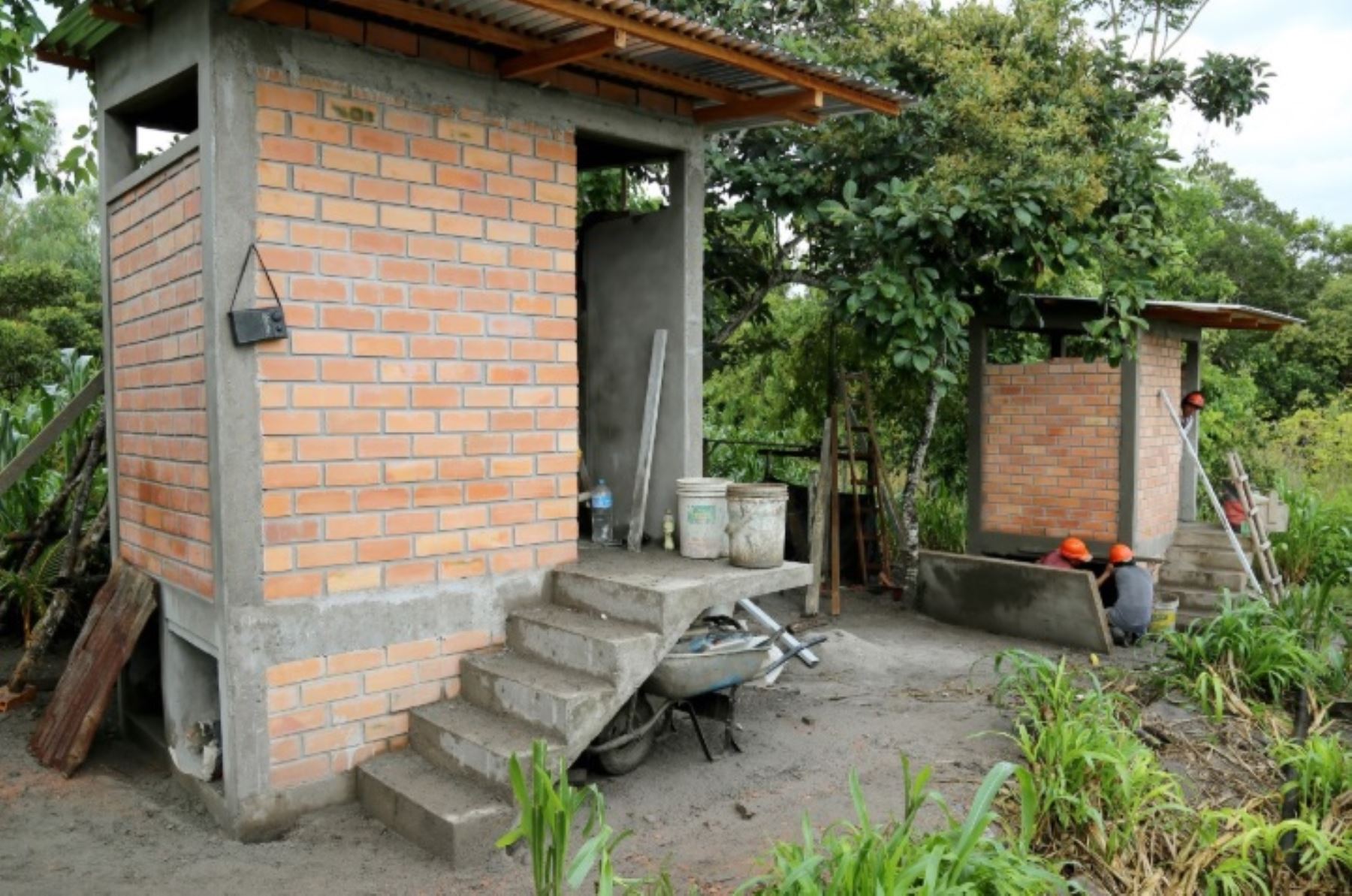El Ministerio de Vivienda, Construcción y Saneamiento (MVCS) reanudó la ejecución de la obra que dotará de agua y desagüe a la comunidad rural Virgen del Carmen, en el distrito de Irazola, provincia de Padre Abad, Ucayali.