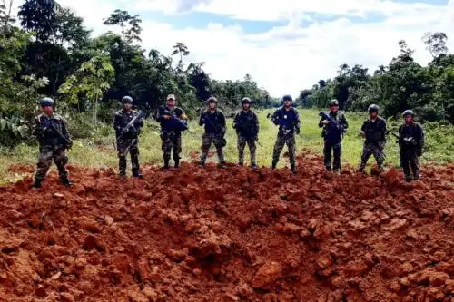 Como parte de las operaciones de interdicción en la lucha contra el narcotráfico, las Fuerzas Armadas y la Policía Nacional destruyeron ayer cuatro pistas de aterrizaje clandestinas, las mismas que estuvieron destinadas al tráfico ilícito de drogas por vía aérea, en las regiones de Huánuco y Pasco, informó el Comando Conjunto de las Fuerzas Armadas.