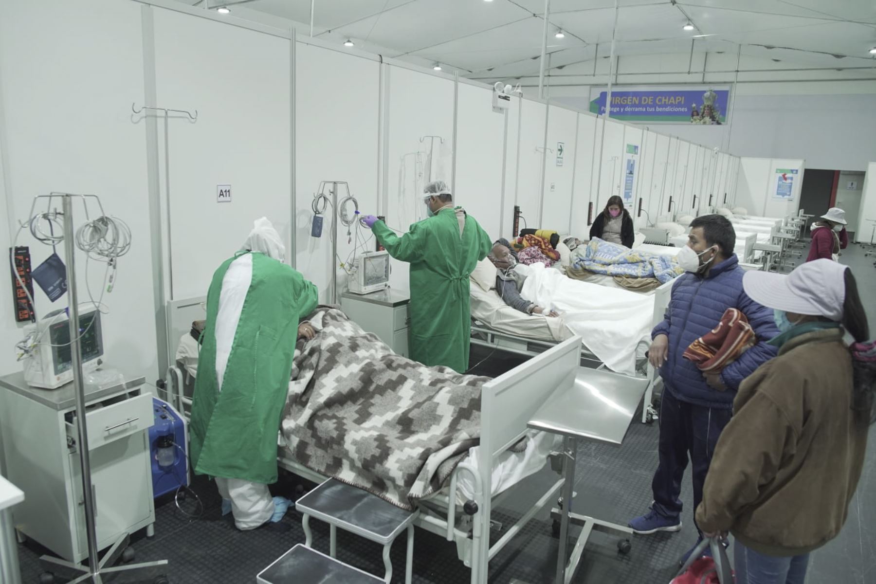 Centro temporal de atención a pacientes covid-19 en Arequipa. La crítica situación llevó a los colegios profesionales a pedir que el Ejecutivo tome el control de la salud. ANDINA/Difusión