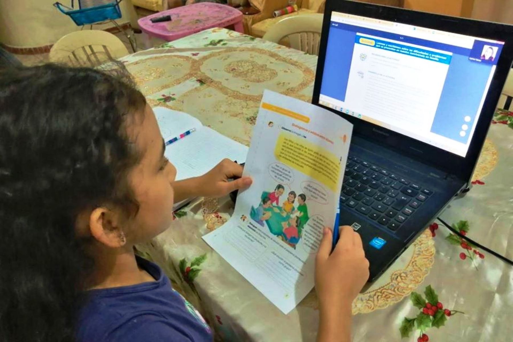 Minedu mejorará estrategia pedagógica a distancia mediante alfabetización digital. Foto: ANDINA/Difusión.