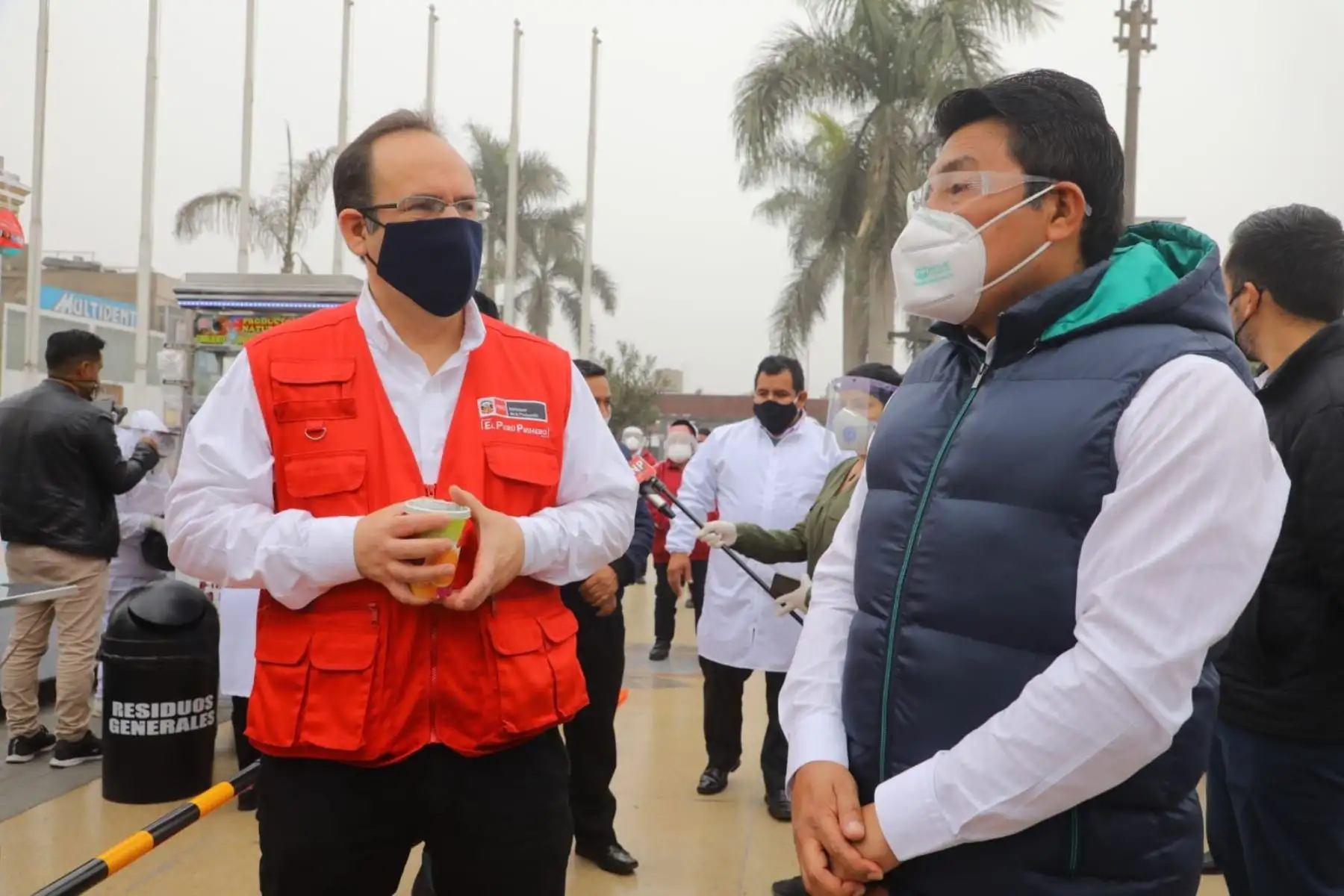 El ministro de la Producción, José Salardi, saludó que los microempresarios del distrito hayan implementado las medidas necesarias para la atención al público y prevenir el covid-19.

Foto:ANDINA/@MINPRODUCCION