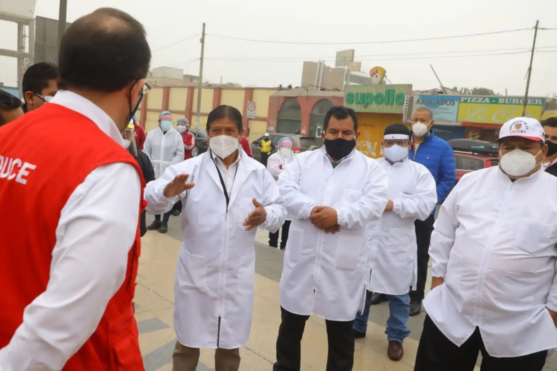 El ministro de la Producción, José Salardi, saludó que los microempresarios del distrito hayan implementado las medidas necesarias para la atención al público y prevenir el covid-19.

Foto:ANDINA/@MINPRODUCCION