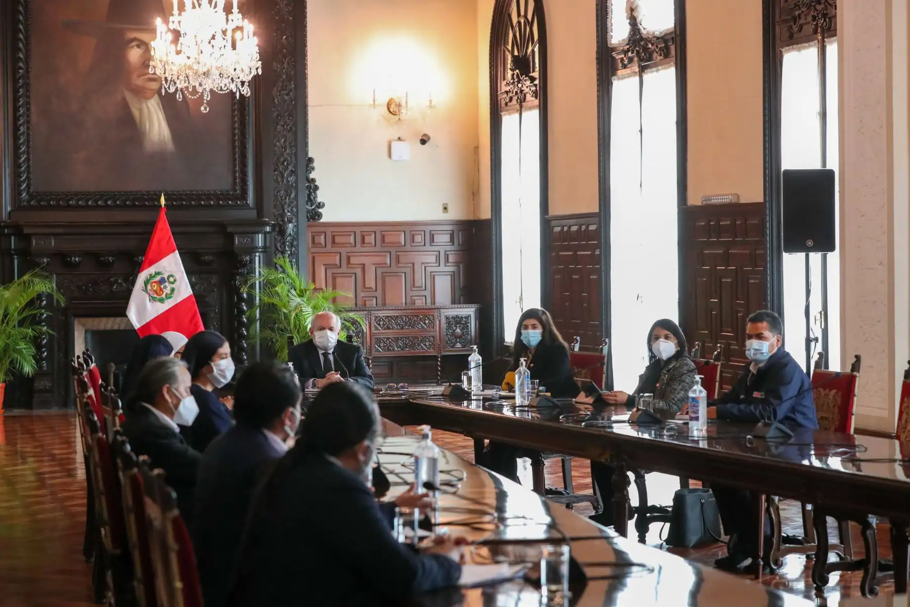 Continúa el diálogo con los partidos políticos. El jefe de Gabinete, Pedro Cateriano, se reúne con los congresistas del Frepap Participan del encuentro los títulares del ministerio de Economía y Finanzas, María Antonieta Ava; de Justicia y Derechos Humanos, Ana Neyra; de Energía y Minas, Rafael Belaunde y el viceministro de Prestaciones y Aseguramiento en Salud, Víctor Bocangel. Foto: ANDINA/PCM
