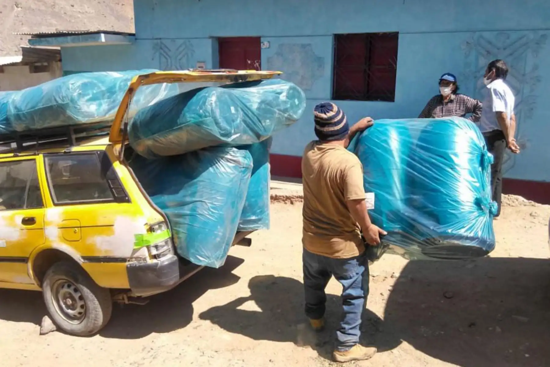 Agro Rural atendió a cerca de 200 familias campesinas con la entrega de kits veterinarios, de conservación de forraje y de aplicación foliar. Foto: Minagri