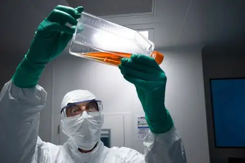 El ensayo incluyó a 1,077 personas de entre 18 y 55 años sin antecedentes de covid-19 y tuvo lugar en cinco hospitales del Reino Unido. Foto: AFP