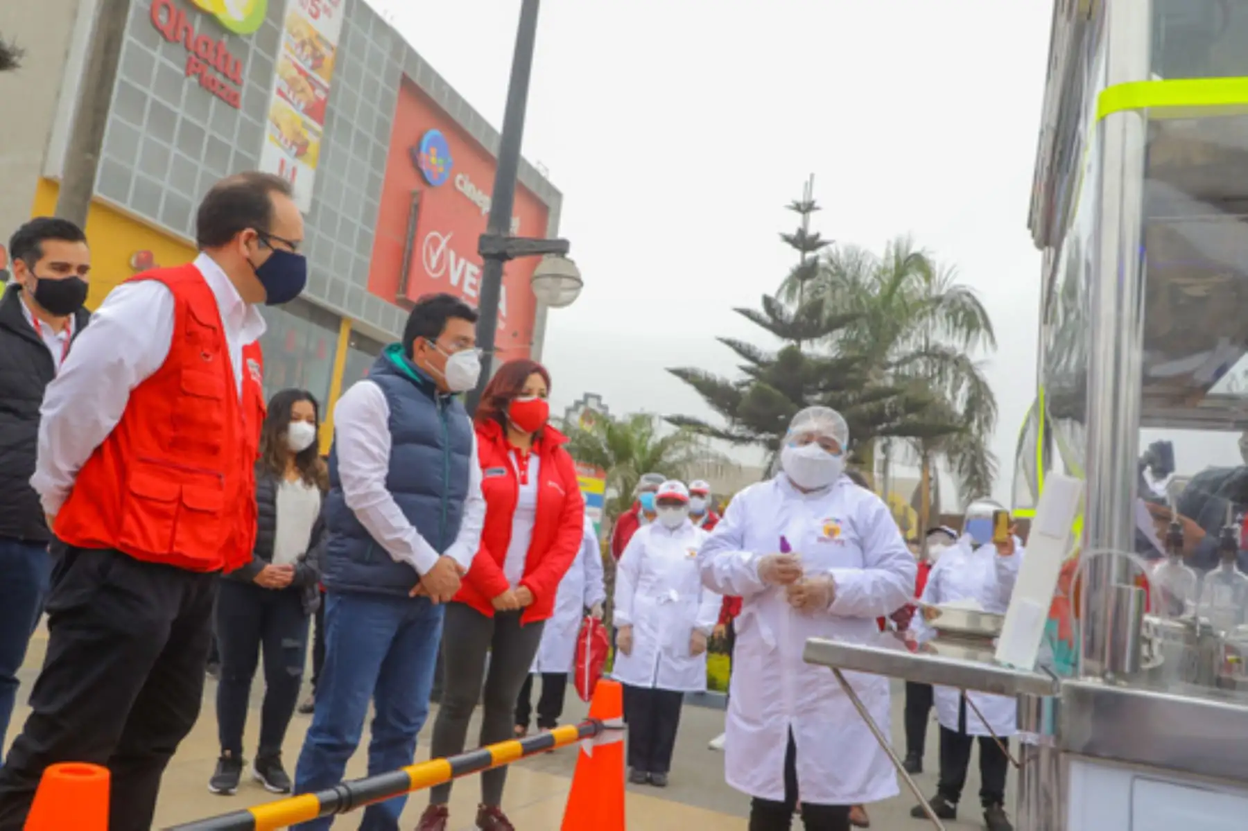 Los emolienteros además de recibir capacitación en buenas prácticas de atención al público y manipulación de alimentos como parte de los protocolos de bioseguridad, recibieron acompañamiento técnico para impulsar su digitalización. ANDINA/Produce