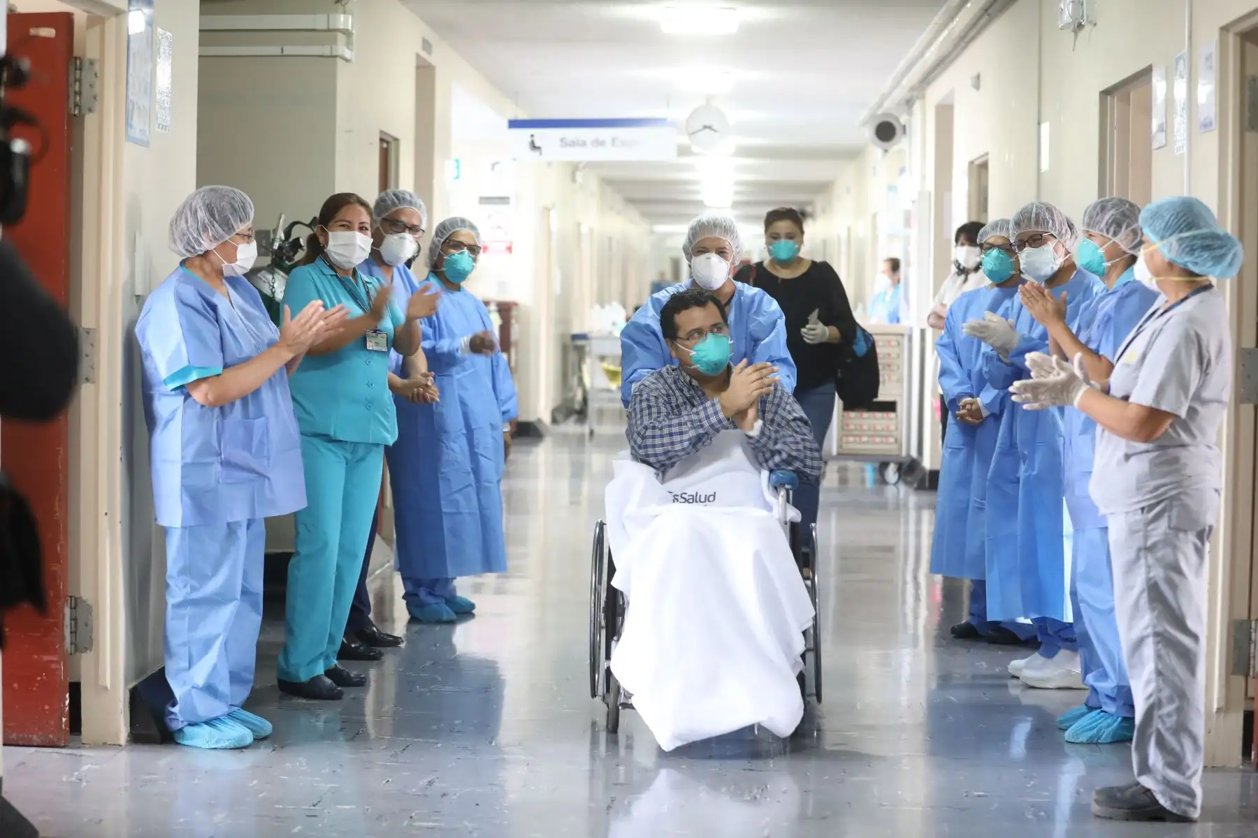 Crece el número de peruanos que consiguieron superar el covid-19, en sus viviendas o establecimientos de salud. ANDINA/Difusión