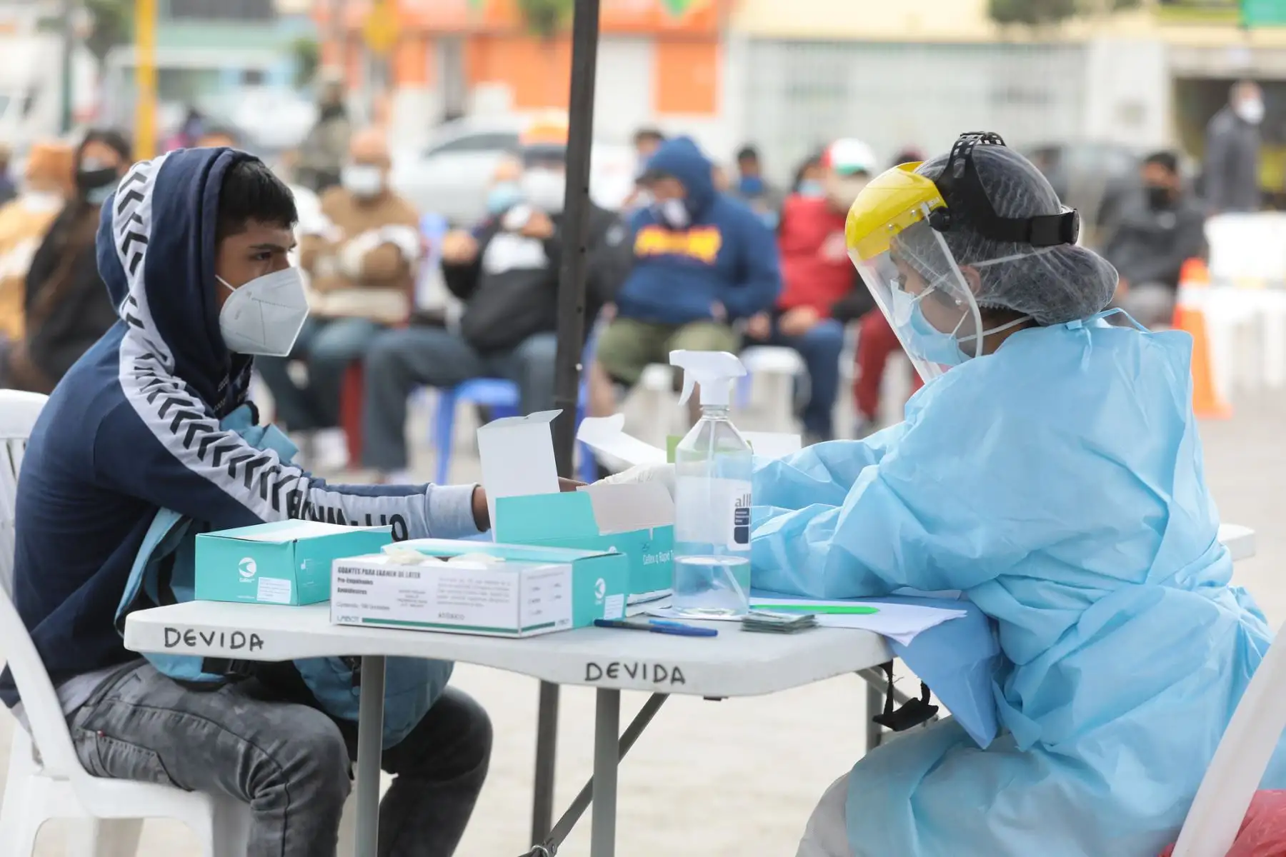 Acciones similares ha desarrollado EsSalud anteriormente en Surquillo, Callao, Cerro San Cosme y Parque El Porvenir (ambos en La Victoria) donde EsSalud realizó más de 2,500 pruebas rápidas, de las cuales el 40% dio positivo a covid-19. ANDINA/EsSalud