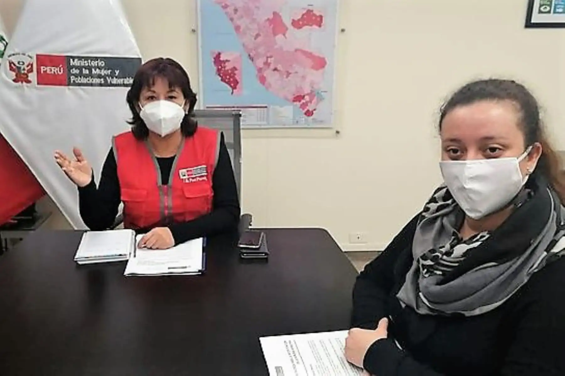 Viceministra Nancy Tolentino dialoga con representante del Desafío Kunan.