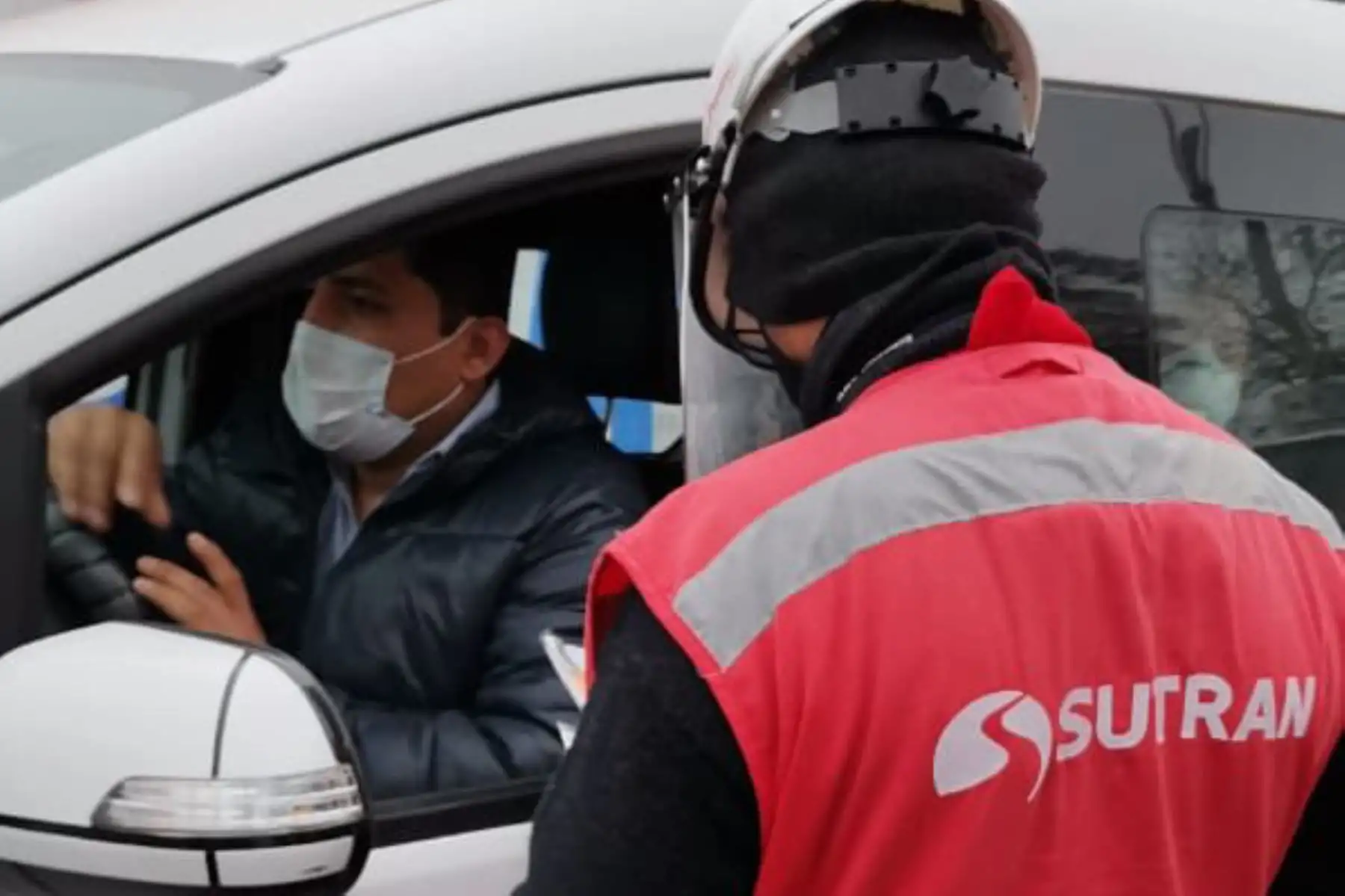 Operativo contra los vehículos informales que viajan hacia provincia en la Carretera Panamericana Norte.  

Foto:ANDINA/@sutranperu