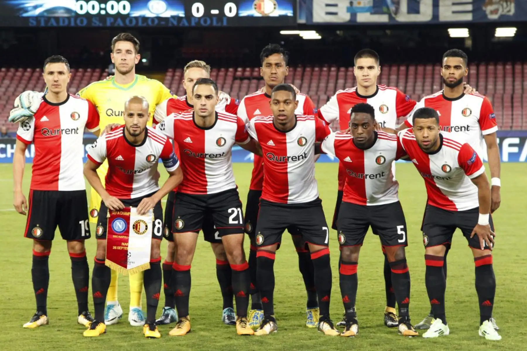 Renato Tapia junto a sus compañeros de equipo del Feyenoord Rotterdam. Foto: AFP