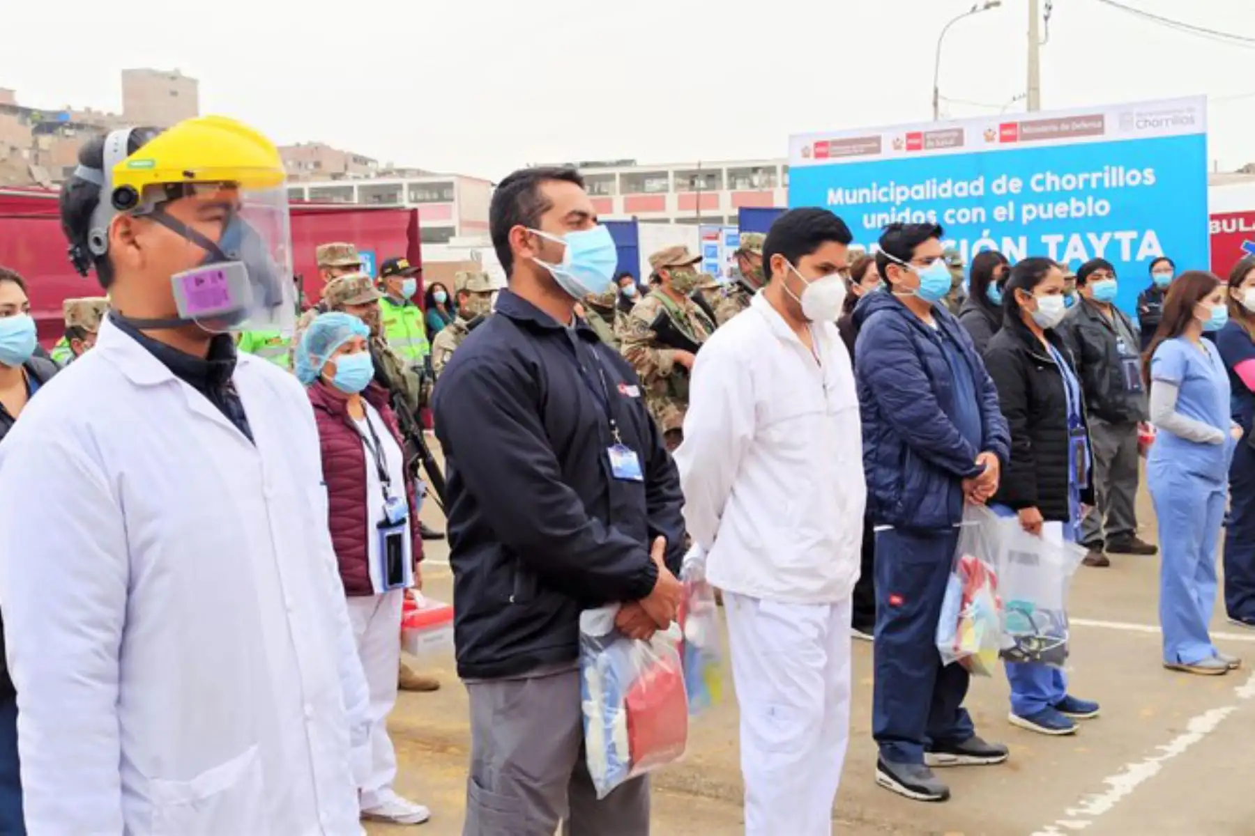 Operación "Tayta" realiza labor en el AAHH "Vista Alegre de Villa", en Chorrillos. Equipos de respuesta rápida de DIRIS Lima Sur visitan a 541 personas vulnerables para realizar la evaluación clínica y prueba rápida de Covid-19. Foto: ANDINA/DIRIS Lima Sur