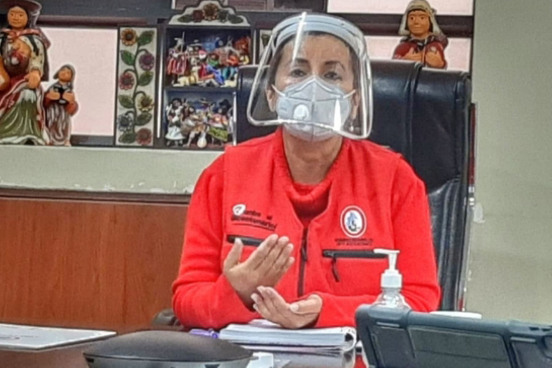 La gobernadora regional encargada de Ayacucho, Gloria Falconí Zapata, lideró reunión de urgencia del comité multisectorial por covid-19. Foto: ANDINA/Difusión