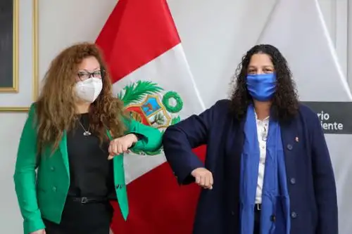 En su saludo protocolar, la ministra Kirla Echegaray, se dirigió a los funcionarios y servidores del Minam para solicitarles su compromiso y apoyo. Foto: Minam