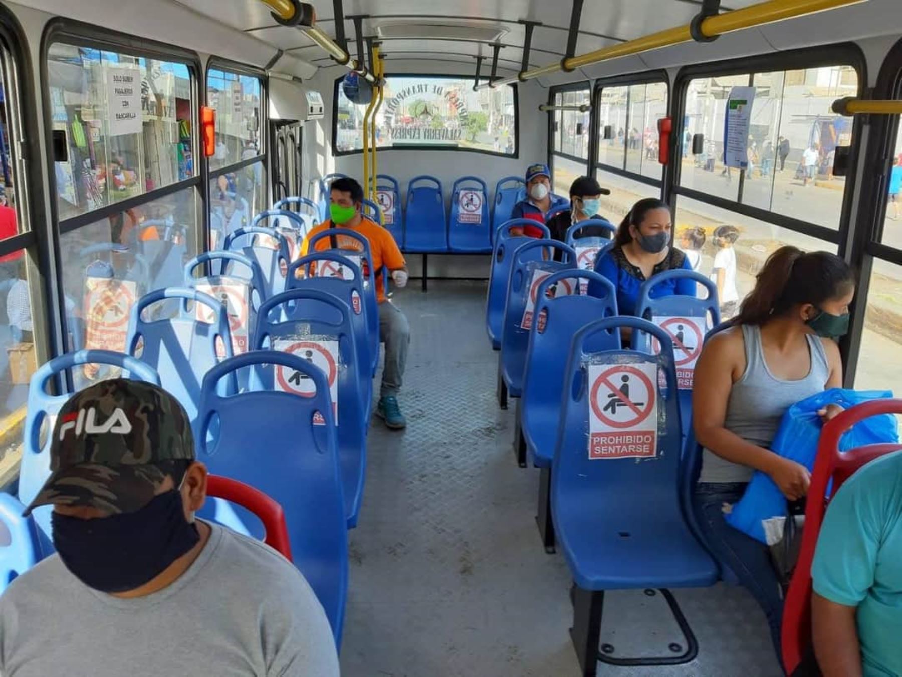 Las autoridades de Trujillo acordaron que solo se permitirá que los pasajeros viajen sentados usando su mascarilla y protector facial. ANDINA/Difusión