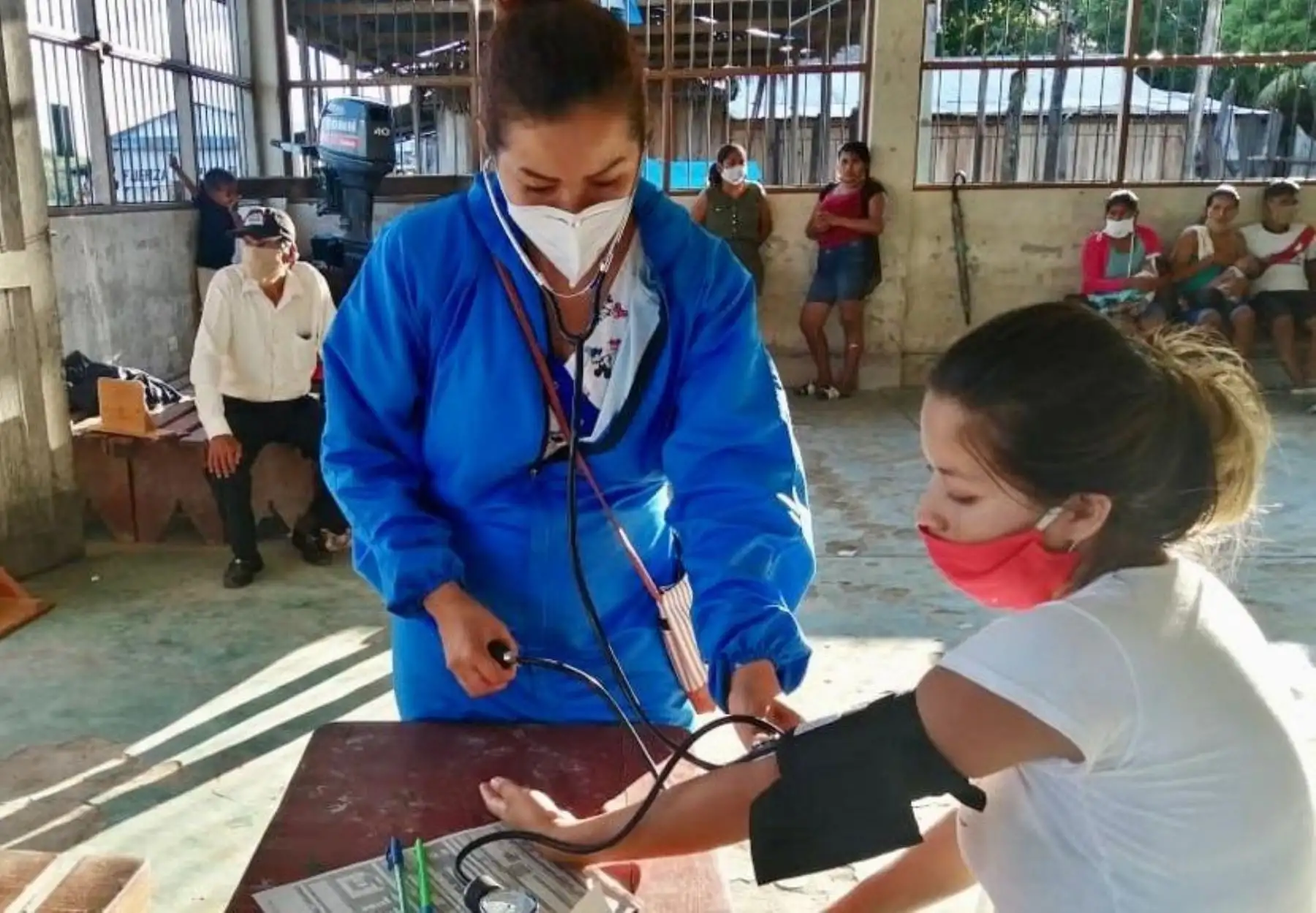 El Ministerio de Salud destacó que ya suman 77 los profesionales de la salud que brindan atención en las comunidades indígenas amazónicas de diversas regiones.
