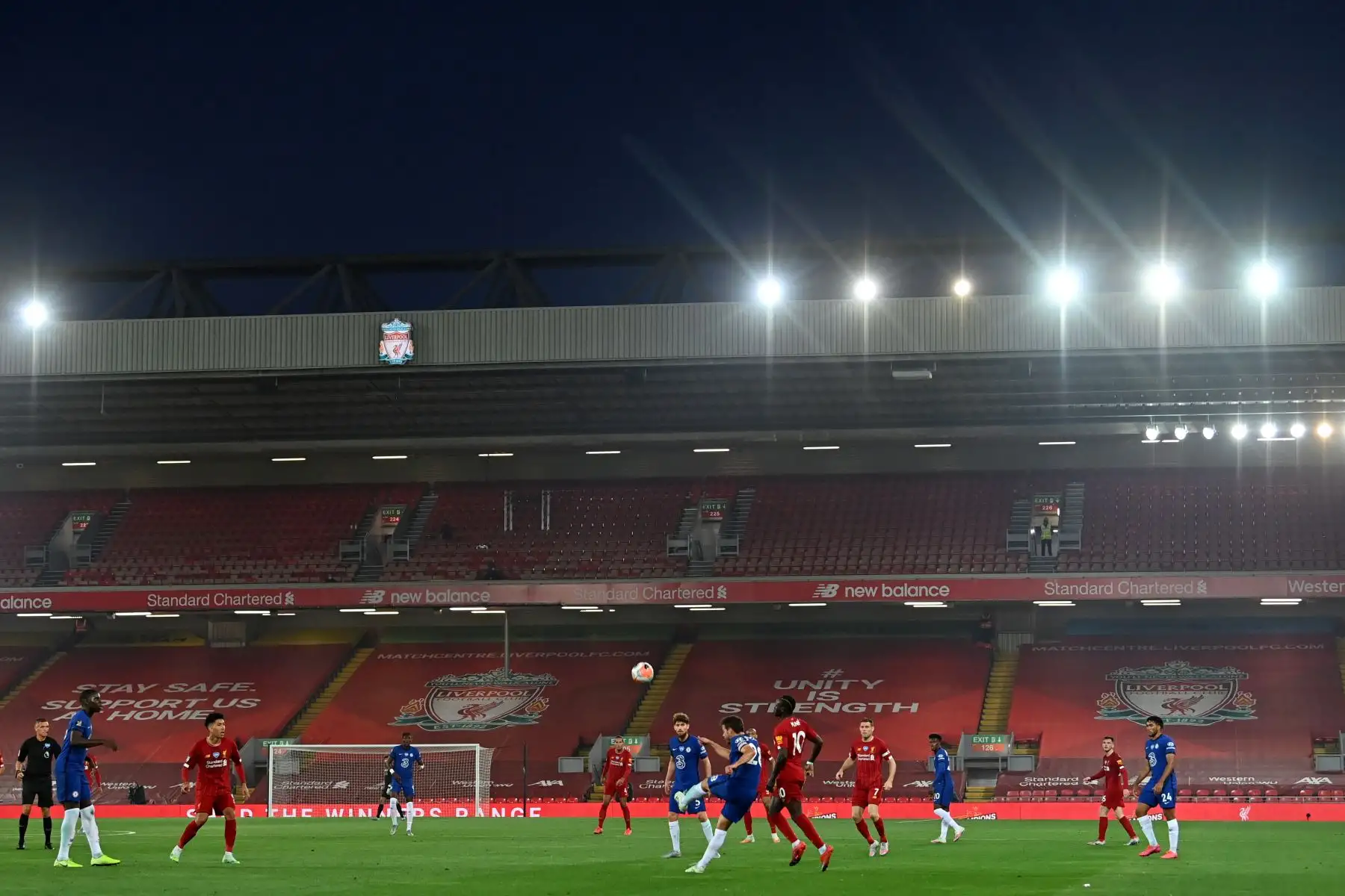 El Liverpool y Chelsea disputan partido de fútbol por la Premier League. Foto: AFP