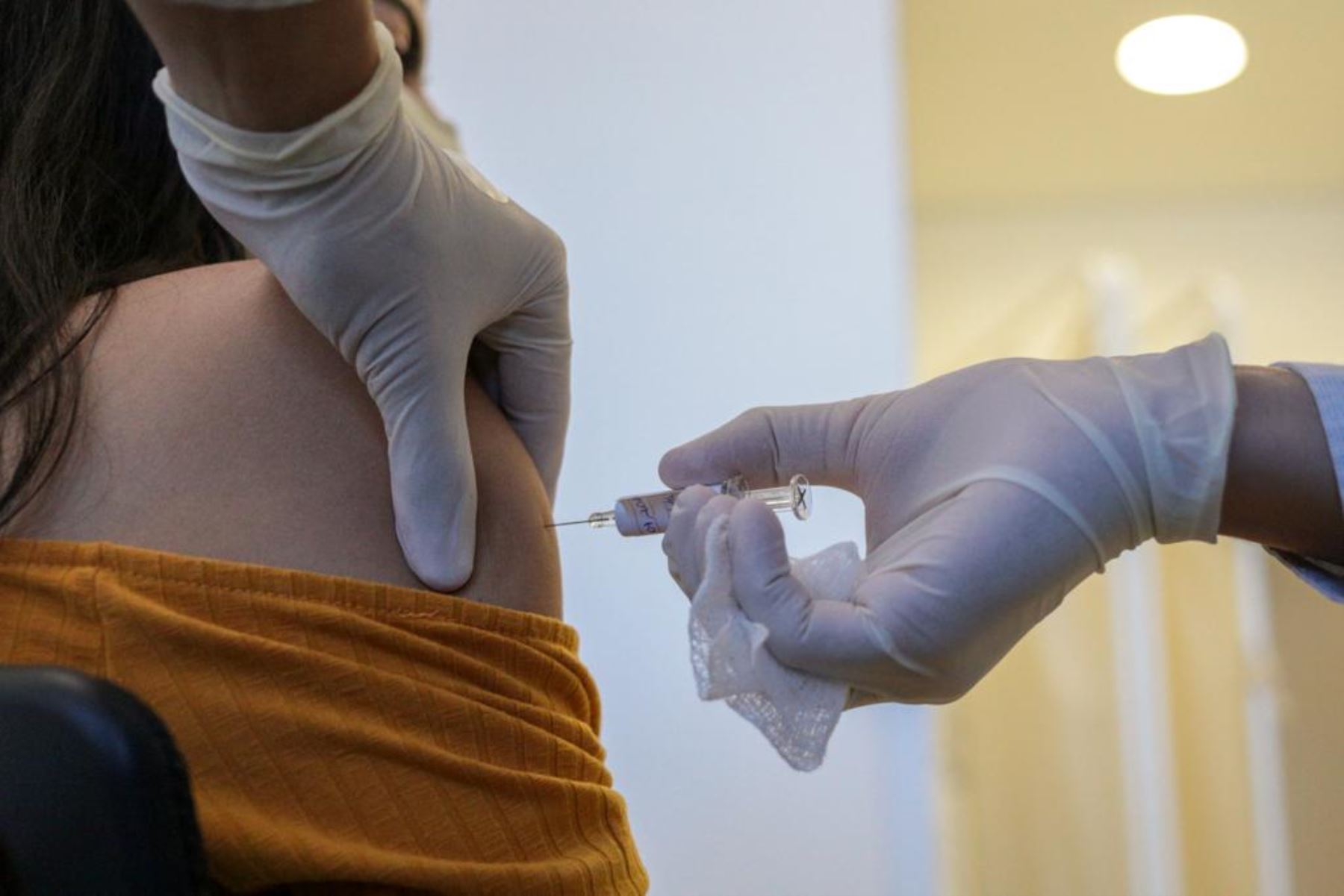 Ryan recordó que ninguna vacuna es 100 % efectiva y mencionó el caso de la que existe contra el sarampión y que es considerada entre las que tienen mayor efectividad, que en este caso llega al 95 %. Foto: AFP