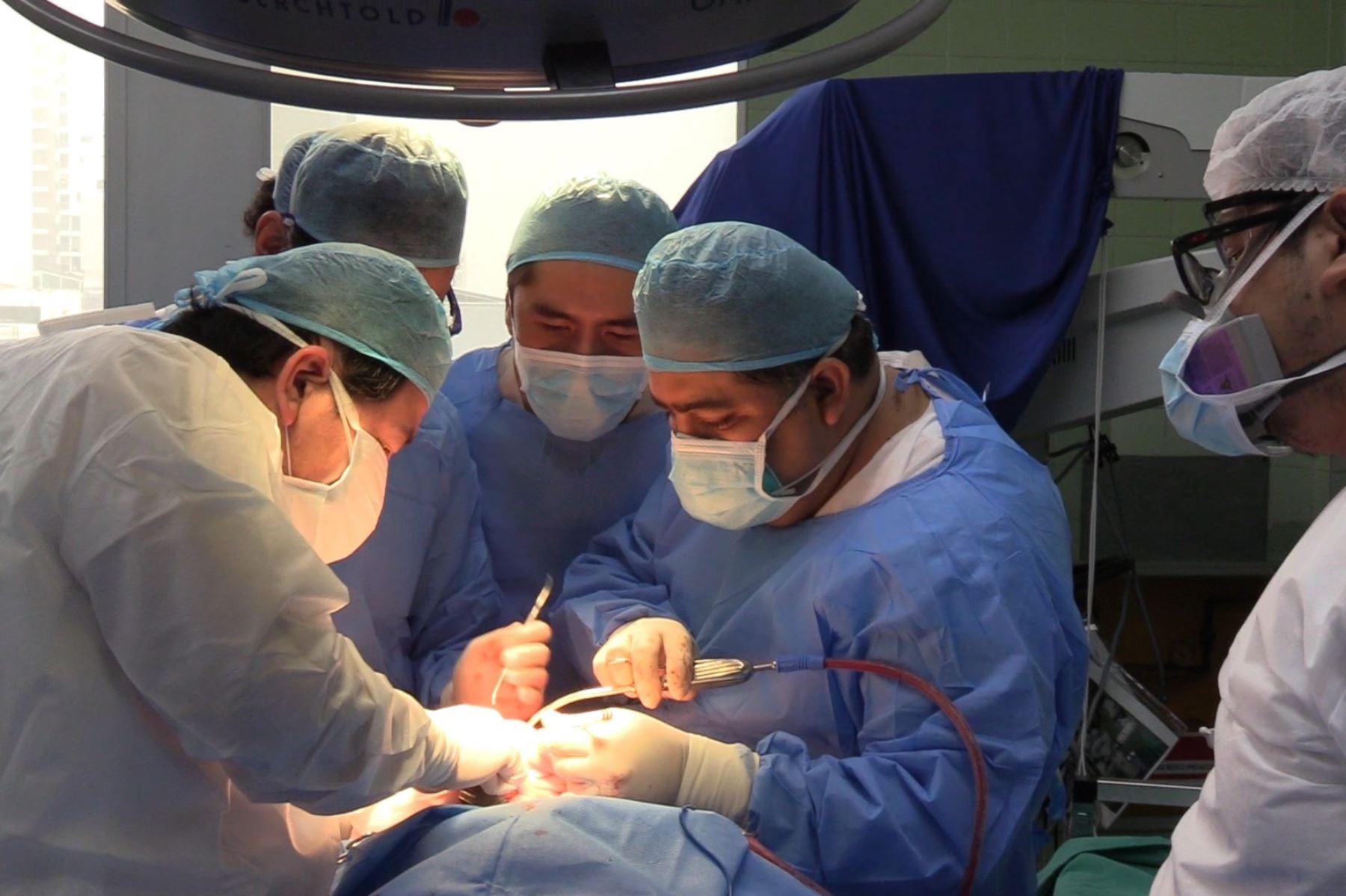 Cirujanos recuperados del covid-19 practicaron compleja operación de reconstrucción facial en el INSN de Breña. Foto: ANDINA/DifusiónANDINA/Difusión