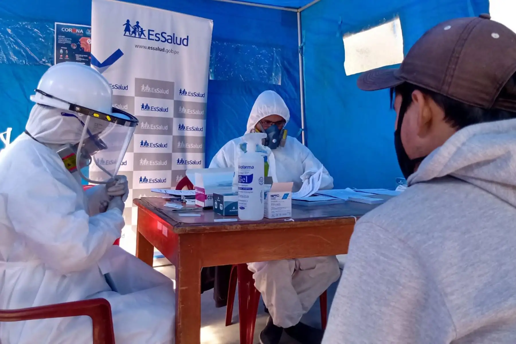 Essalud recibe a primeros pacientes en nuevo hospital Cerro Juli de Arequipa. Afectados por la covid-19 recibirán tratamiento temprano y especializado.
Foto: Essalud