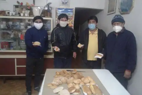Panaderos de Monsefú (Lambayeque) decidieron fortalecer sus panes y le adicionaron cebolla, kion, ajo y limón. Foto: ANDINA/Difusión