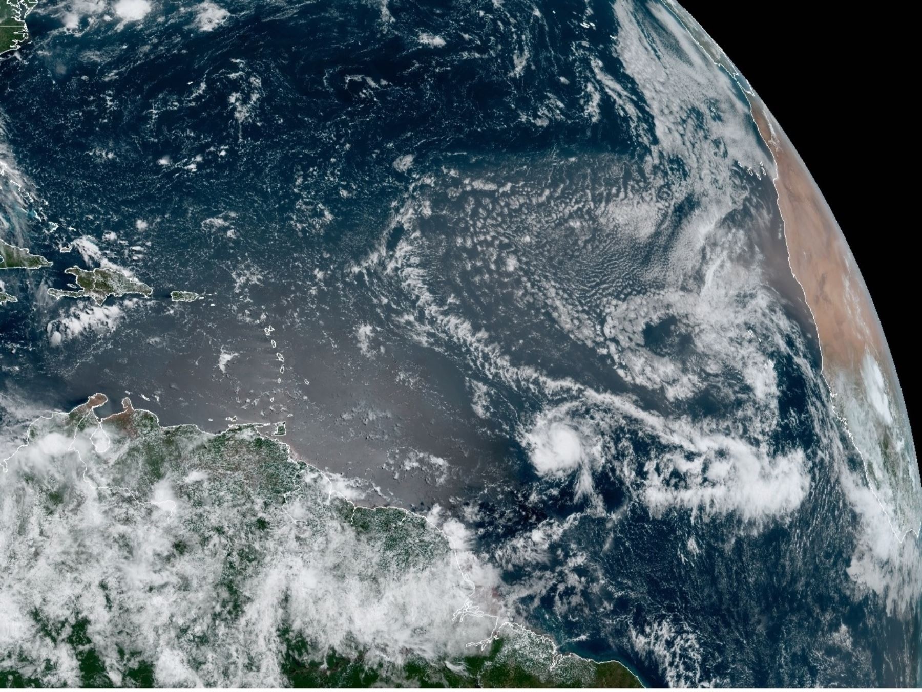 Se muestra la localización de la tormenta tropical Gonzalo en el atlántico. Foto: Efe.