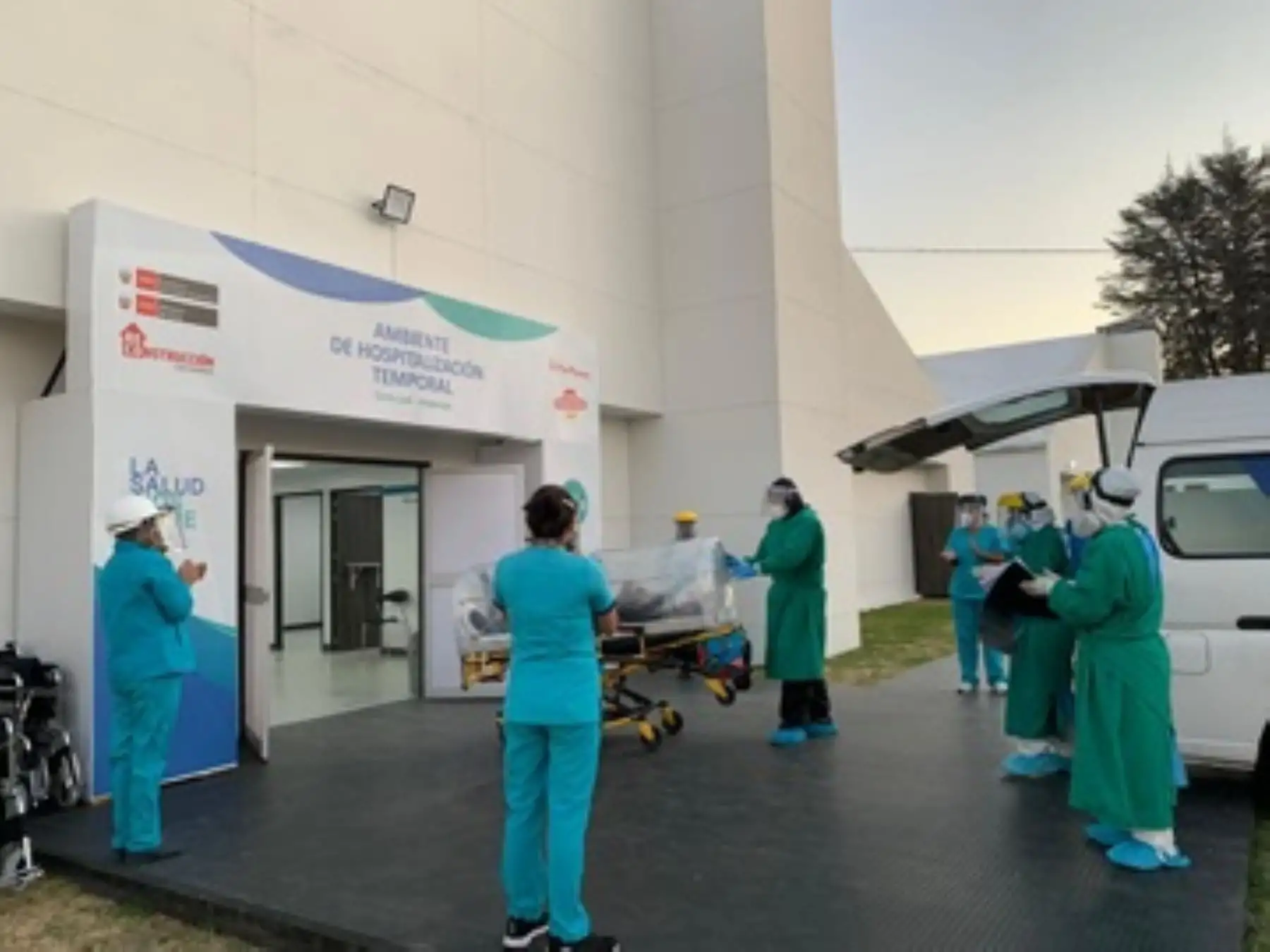 EsSalud continúa con el traslado y la atención a pacientes covid-19 de Arequipa. ANDINA/Difusión