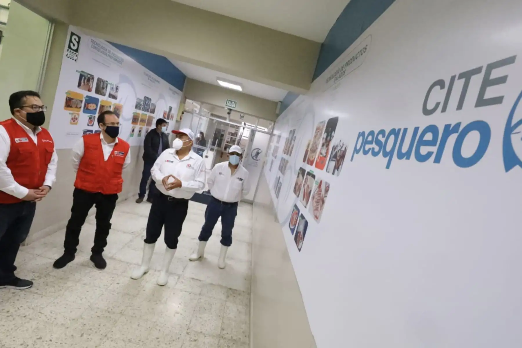 El ministro de la Producción, Jose Salardi, supervisó los servicios que ofrece el CITE pesquero Callao, que desde julio reactivó sus plantas de conservas y de pastas preformados, en servicio de las mypes pesqueras del país.Foto: Ministerio de la Producción
