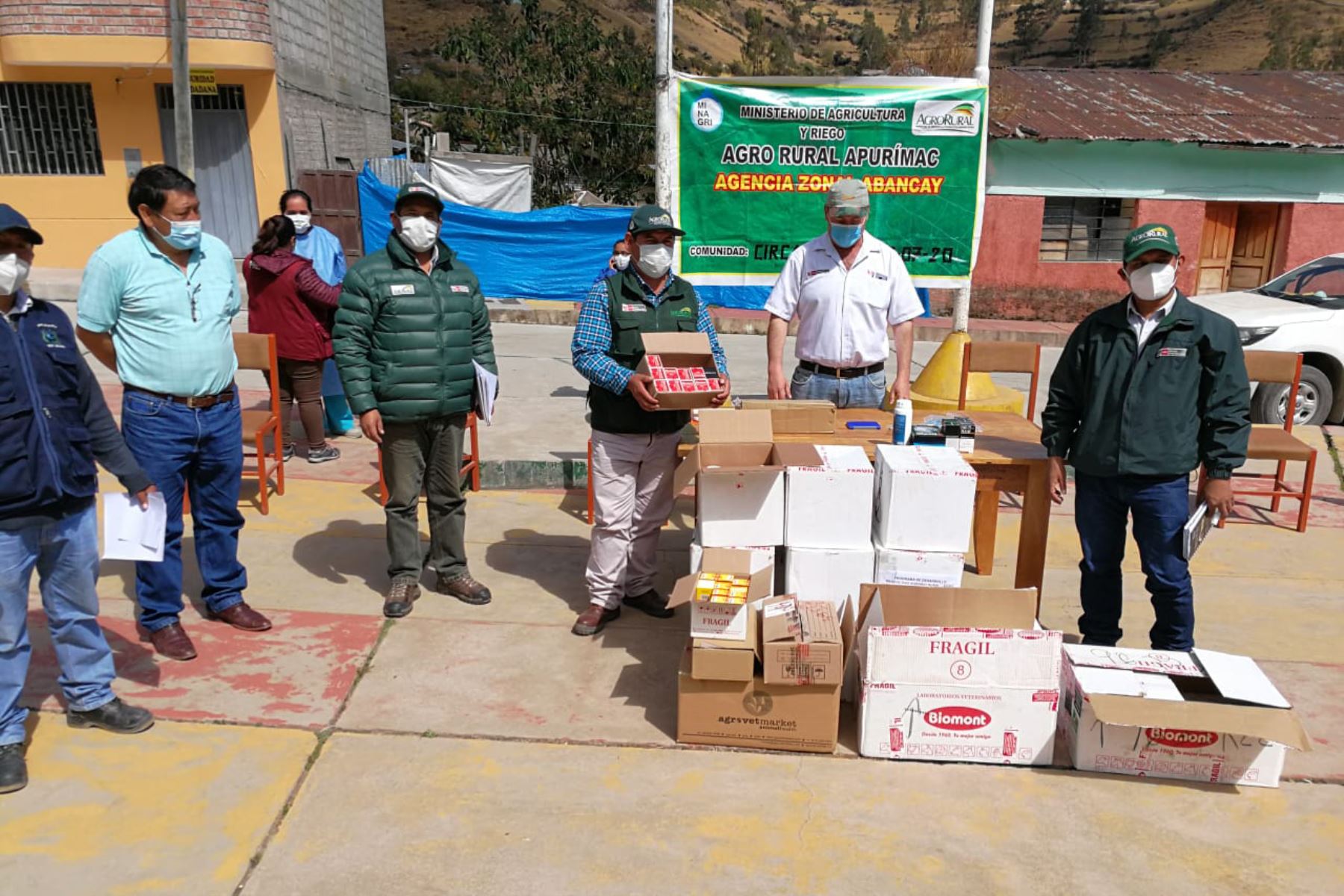 Agro Rural atiende a familias campesinas de la región Apurímac con la entrega de kits veterinarios y de conservación de forraje. Foto: Minagri