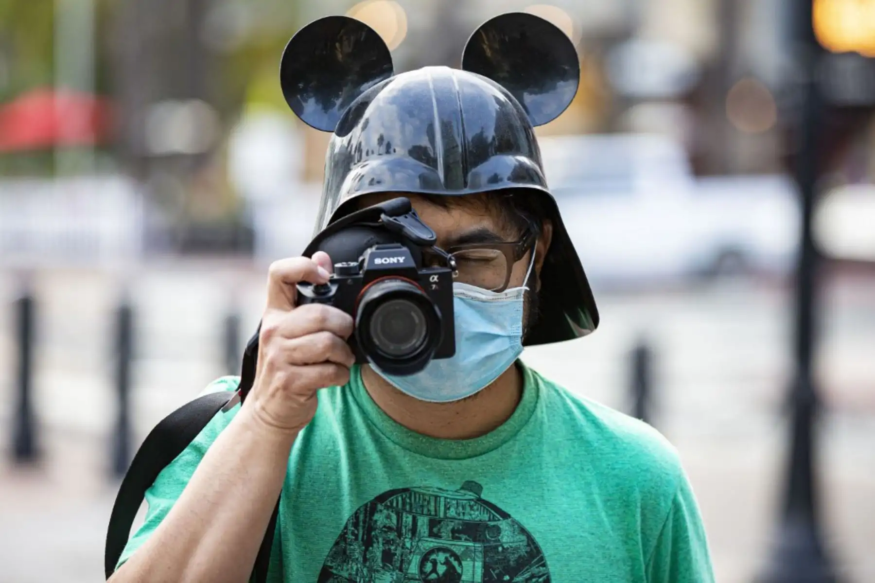 El cosplayer Stuart Loui posa frente al Centro de Convenciones en San Diego,California.
Foto:AFP