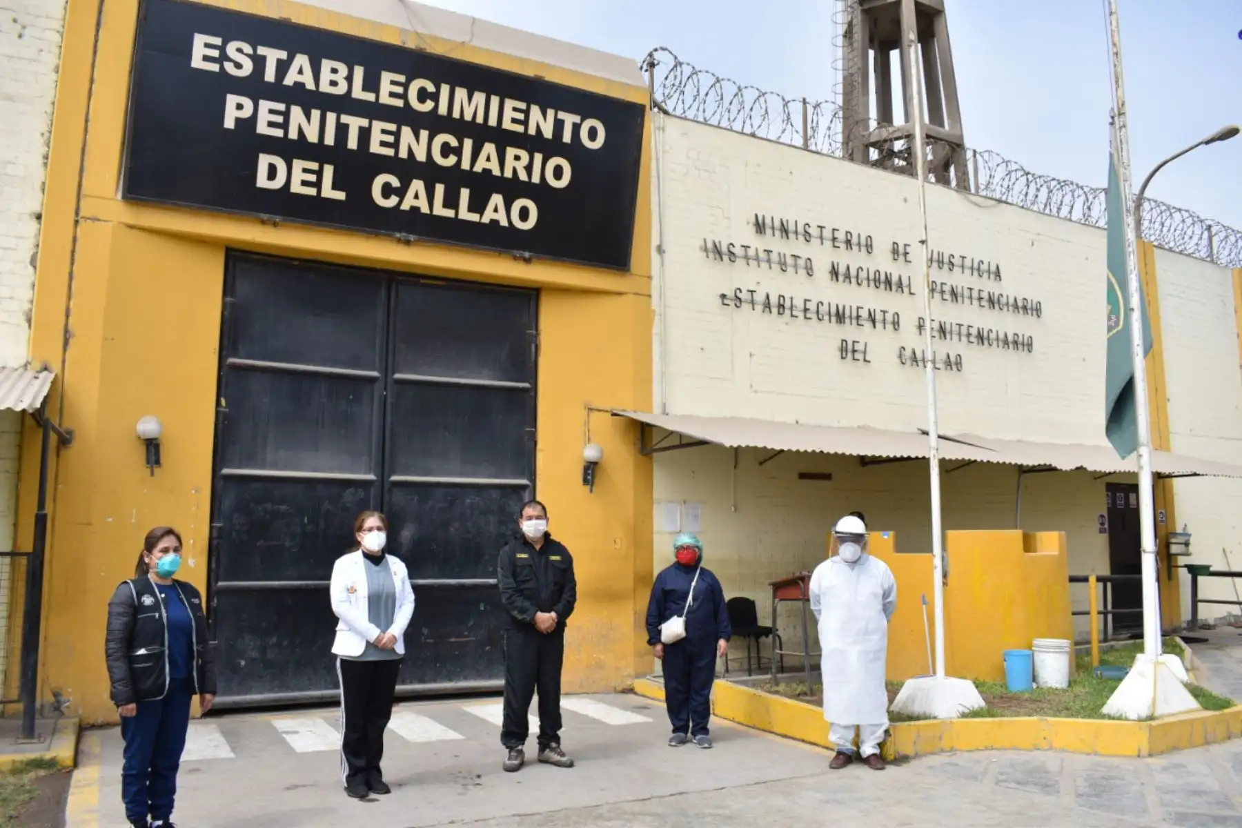 El equipo de salud encargado de la jornada de vacunación estuvo integrado por 41 especialistas (médicos, biólogos y personal técnico), pertenecientes a la Red de Salud Bonilla-La Punta de la Diresa Callao y establecimiento penitenciario. ANDINA/Diresa Callao