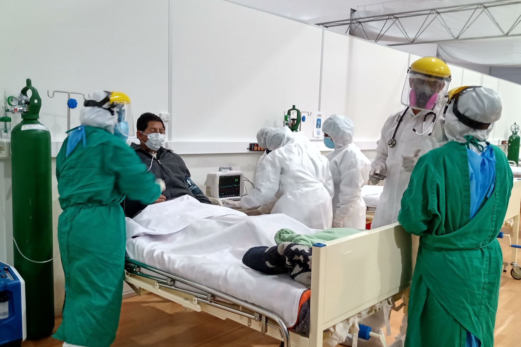 EsSalud recibe a primeros pacientes en nuevo hospital Cerro Juli, de Arequipa. Afectados por covid-19 recibirán tratamiento temprano y especializado. Foto: EsSalud.