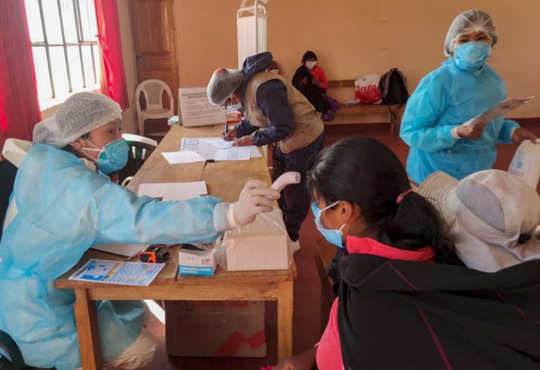 Pobladores de 53 comunidades quechuas y aimaras de Puno se benefician con los servicios de salud que brinda el PIAS Lago Titicaca.