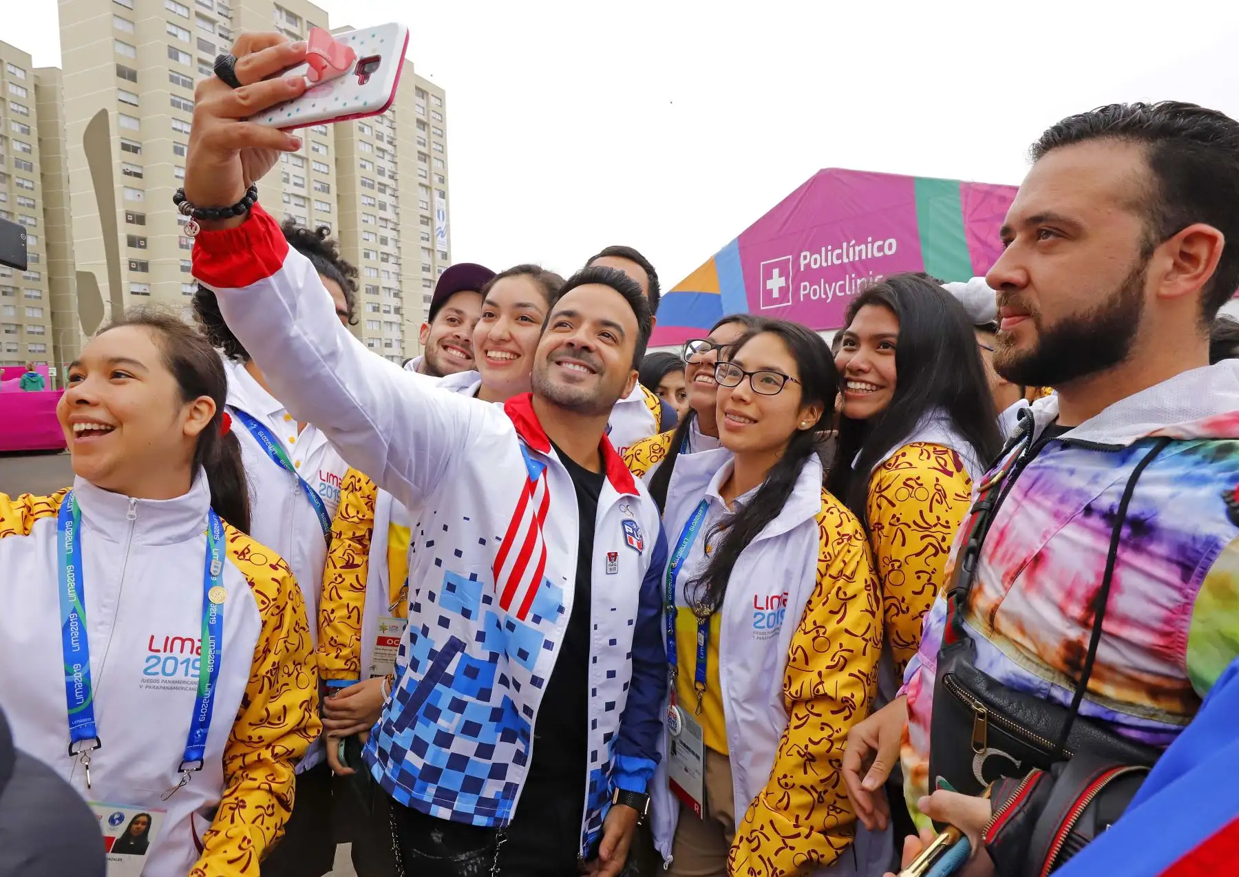 A un año de la realización del certamen multideportivo más grande del continente, Lima 2019 sigue dando que hablar por el Legado que deja y que continúa en servicio para el país. El Proyecto Especial Legado Juegos Panamericanos y Parapanamericanos implementó los departamentos de las siete torres y cedió la administración temporal a EsSalud, para contribuir por la pandemia del nuevo coronavirus.Foto:ANDINA/Difusión