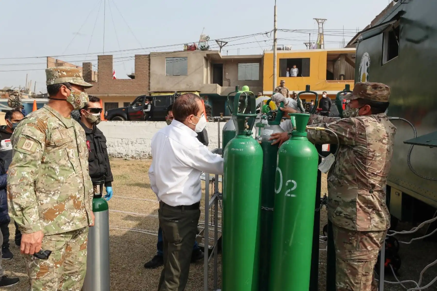 Ejército abastece de oxígeno gratis a población vulnerable de San Juan de Lurigancho. Foto: ANDINA/difusión.