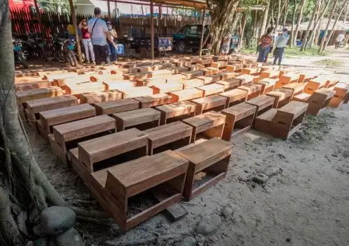 Maestros ebanistas del CITEforestal Ucayali fabrican más de 100 escalones para camas de hospital y establecimientos de salud de Ucayali y mejorar atención a los pacientes. ANDINA/Difusión
