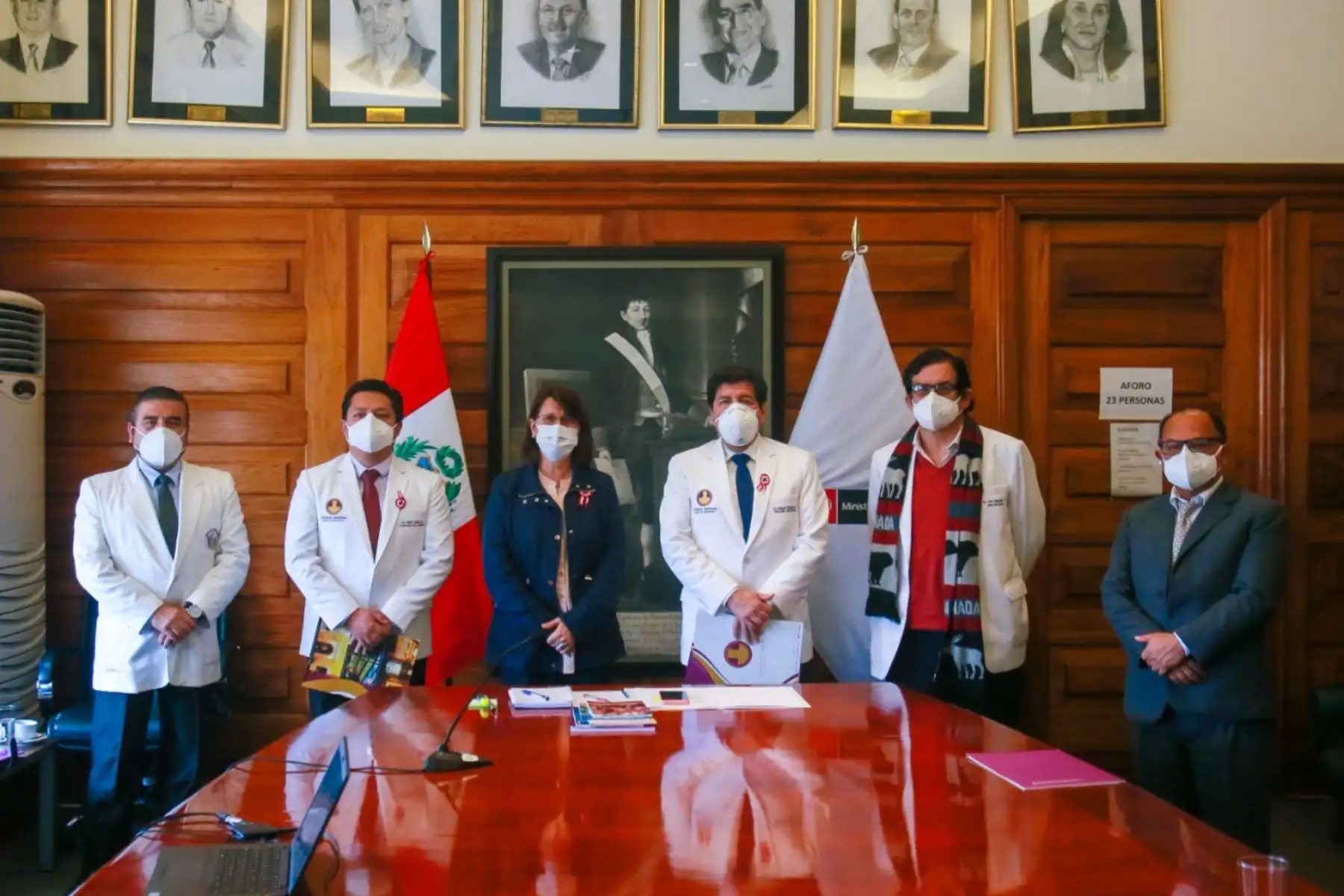 La ministra Pilar Mazzetti se reunió con representantes del Colegio Médico del Perú para trabajar de manera articulada propuestas de salud pública que ayuden a contener el covid-19

Foto: MINSA