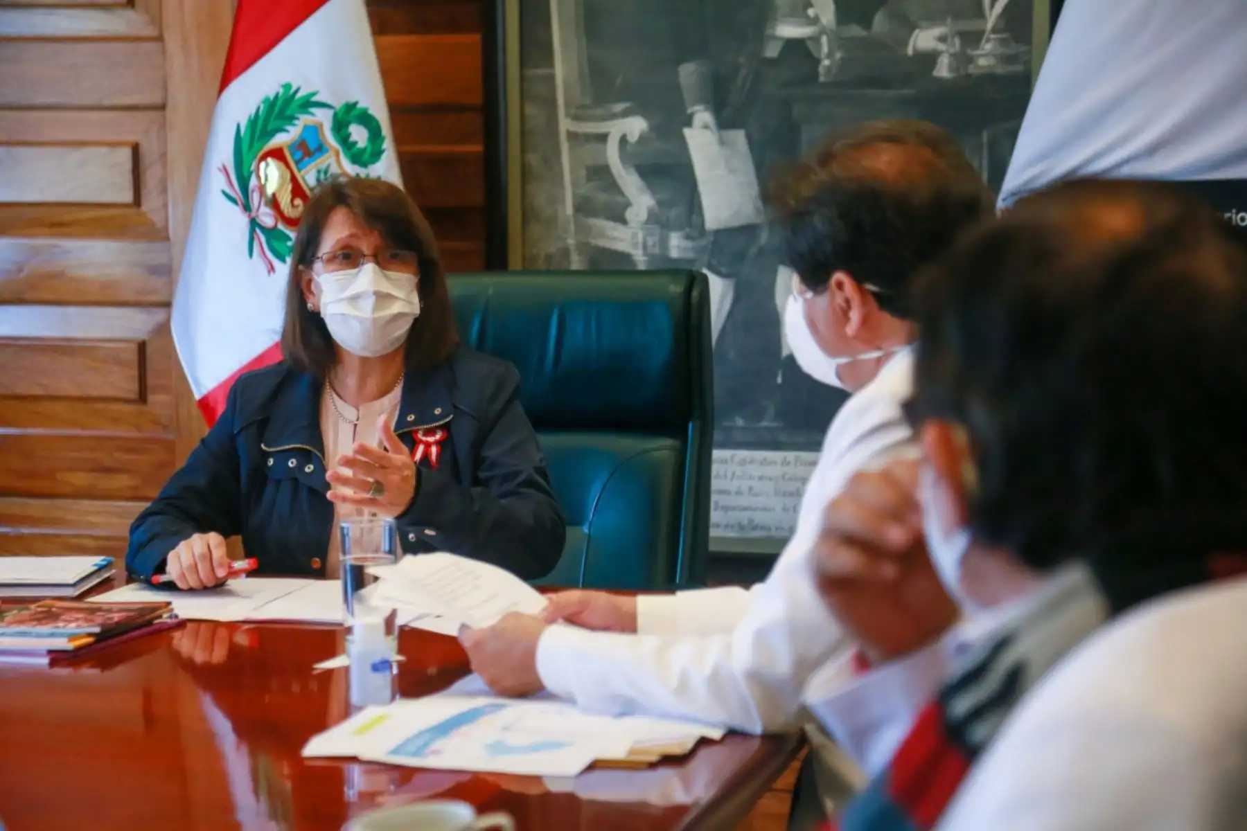 La ministra Pilar Mazzetti se reunió con representantes del Colegio Médico del Perú para trabajar de manera articulada propuestas de salud pública que ayuden a contener el covid-19

Foto: MINSA