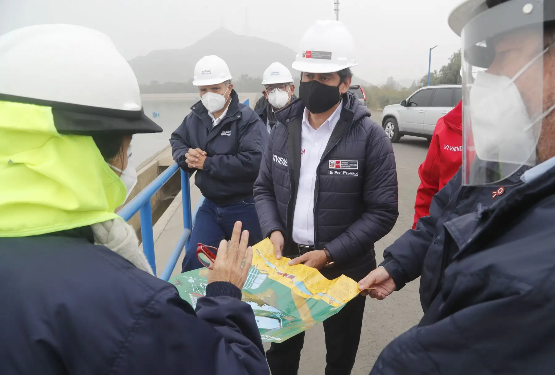 El Ministro de Vivienda, Carlos Lozada acompañado del Vice Ministro de Construcción y Saneamiento, Julio Kosaka visitan la planta de tratamiento de La Atarjea de Sedapal.
Foto: Ministro de Vivienda