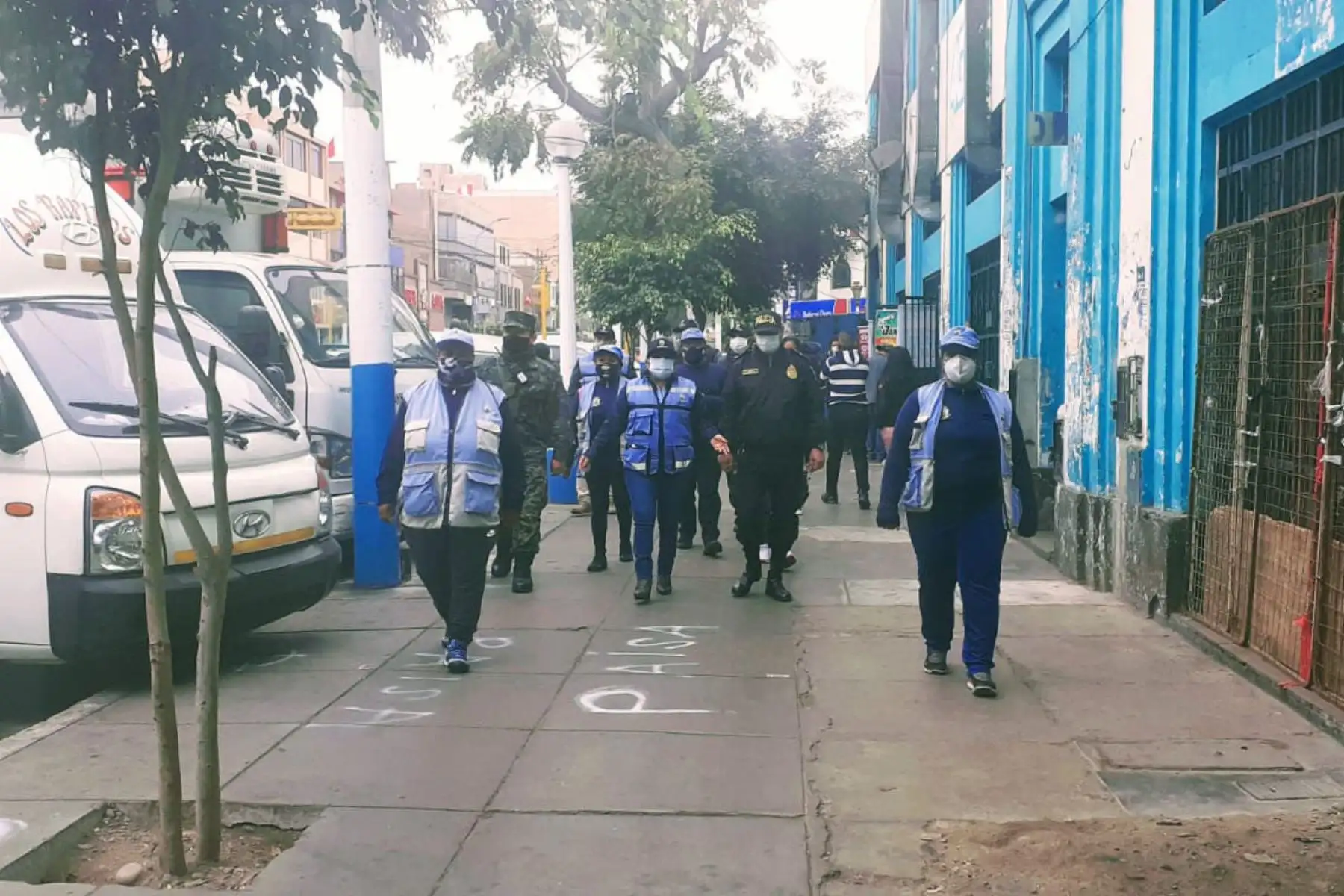 Municipalidad Provincial del Callao realiza megaoperativo de erradicación de comercio ambulatorio en los alrededores del Mercado Central del Callao cerca a la Av. Saènz Peña. Para este operativo apoyan las FF.AA y la Policía Nacional.
Foto: Municipalidad Provincial del Callao