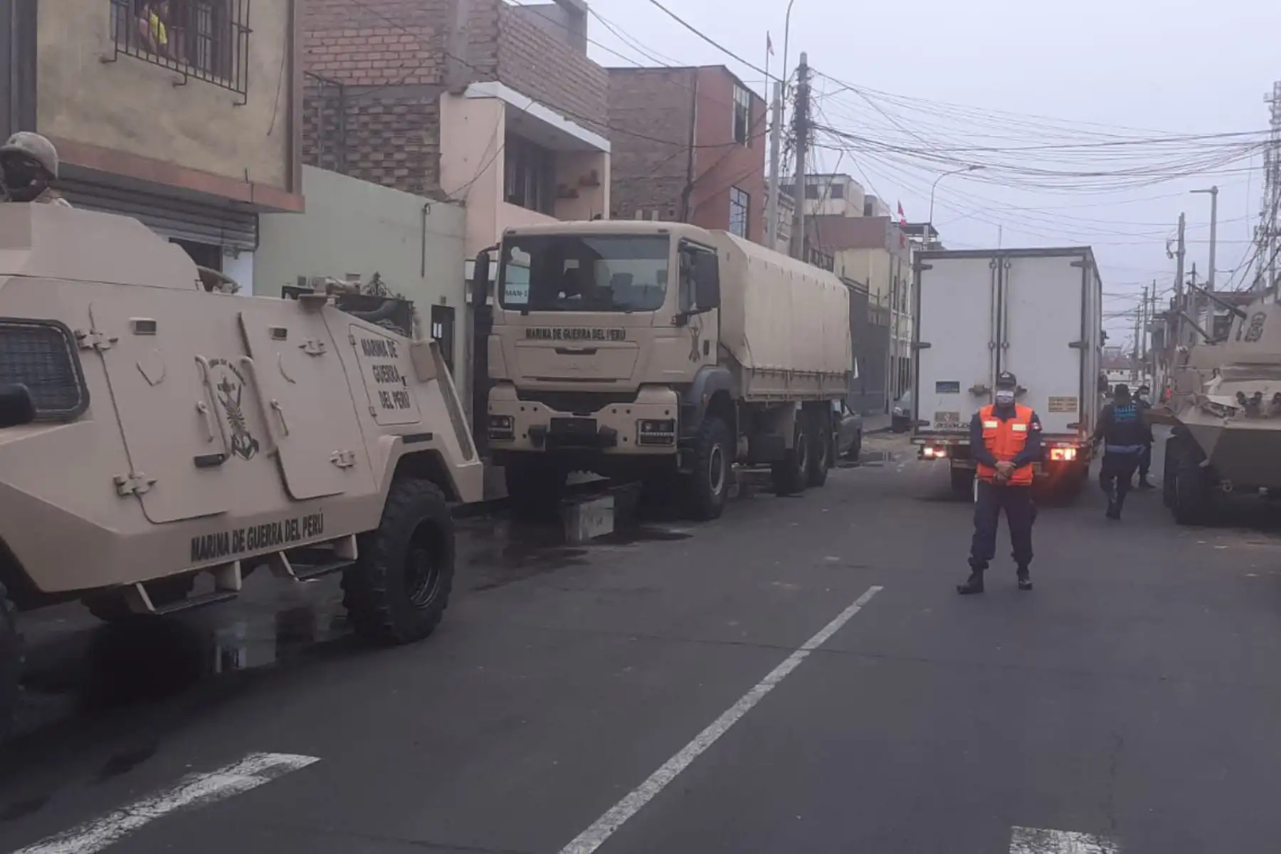 Municipalidad Provincial del Callao realiza megaoperativo de erradicación de comercio ambulatorio en los alrededores del Mercado Central del Callao cerca a la Av. Saènz Peña. Para este operativo apoyan las FF.AA y la Policía Nacional.
Foto: Municipalidad Provincial del Callao